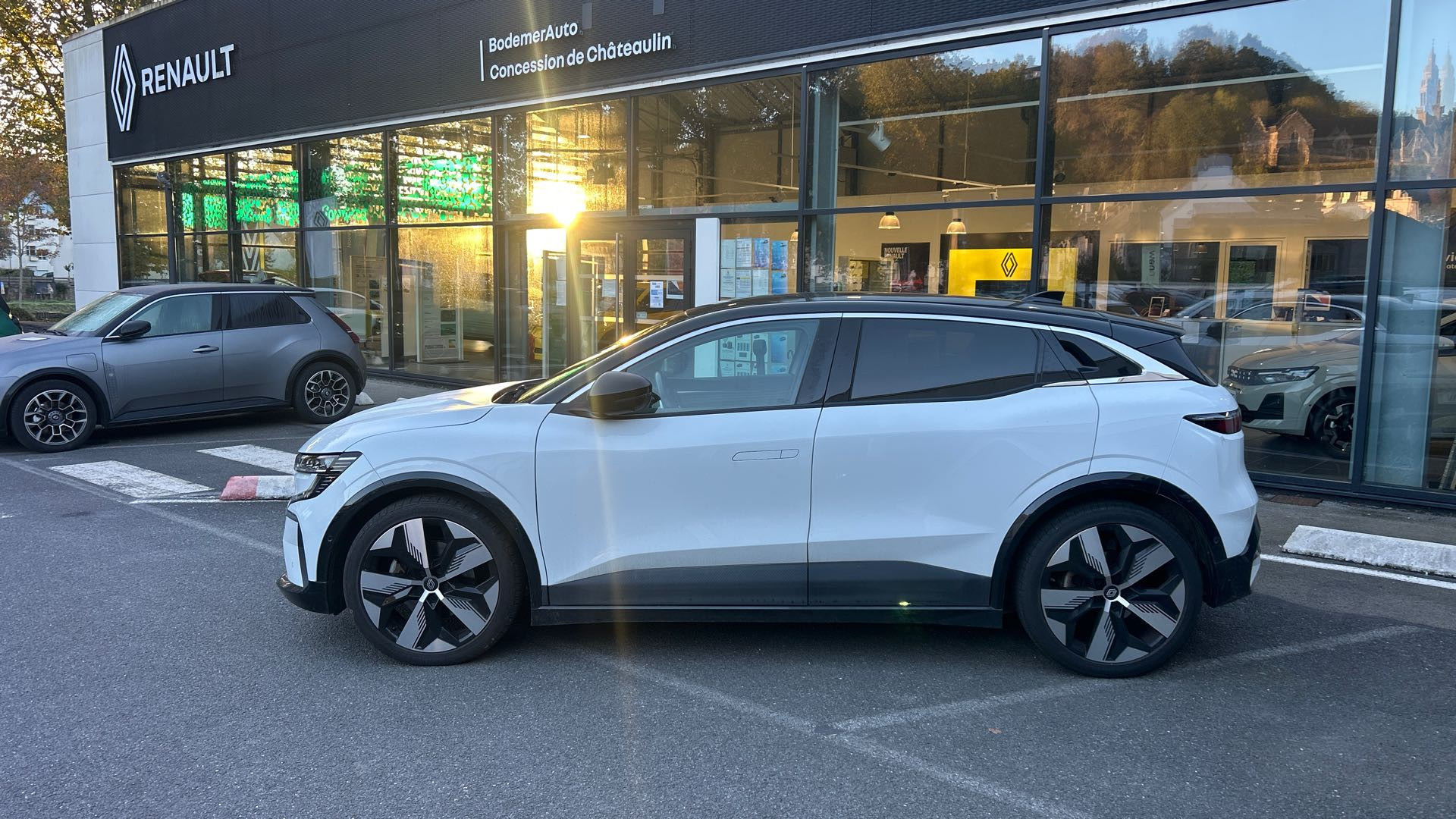 Vente en ligne Renault Megane E-Tech  EV60 220 ch super charge au prix de 28 990 €