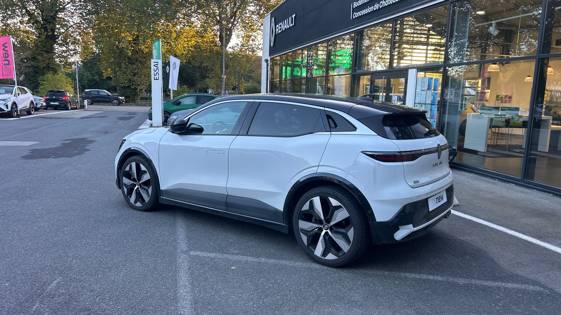 Vente en ligne Renault Megane E-Tech  EV60 220 ch super charge au prix de 28 990 €