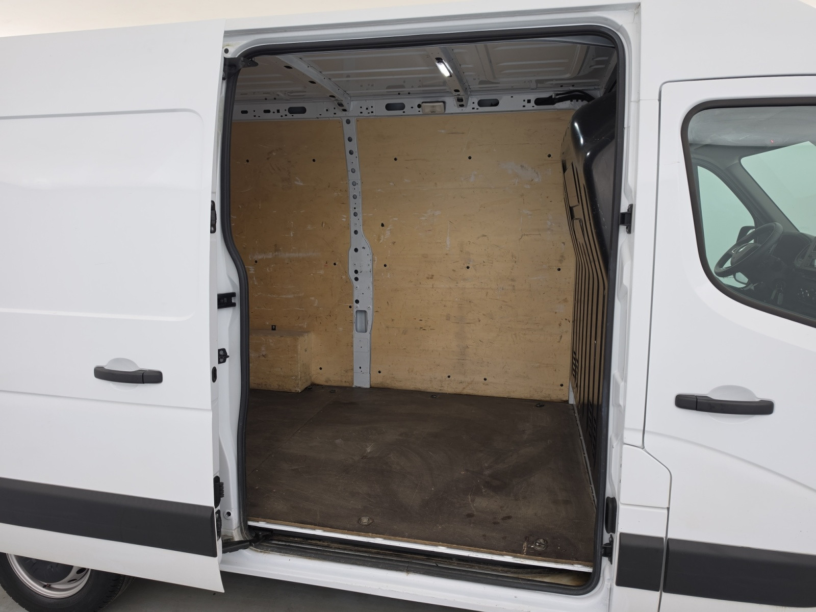 Vente en ligne Renault Master Fourgon MASTER FGN TRAC F3500 L2H2 BLUE DCI 135 au prix de 20 990 €