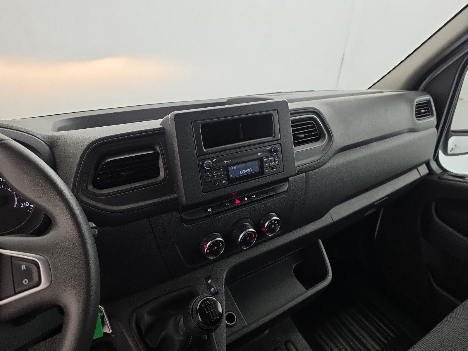 Vente en ligne Renault Master Fourgon MASTER FGN TRAC F3500 L2H2 BLUE DCI 135 au prix de 20 990 €