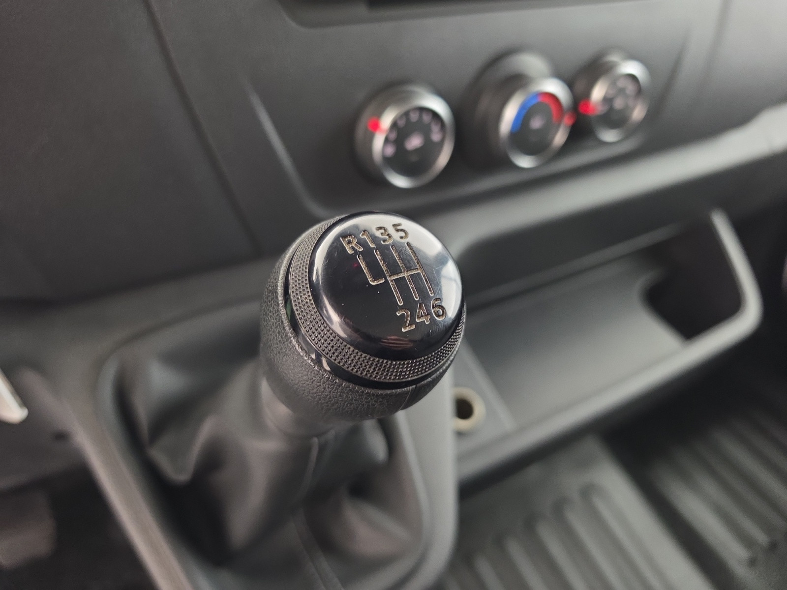Vente en ligne Renault Master Fourgon MASTER FGN TRAC F3500 L2H2 BLUE DCI 135 au prix de 20 990 €