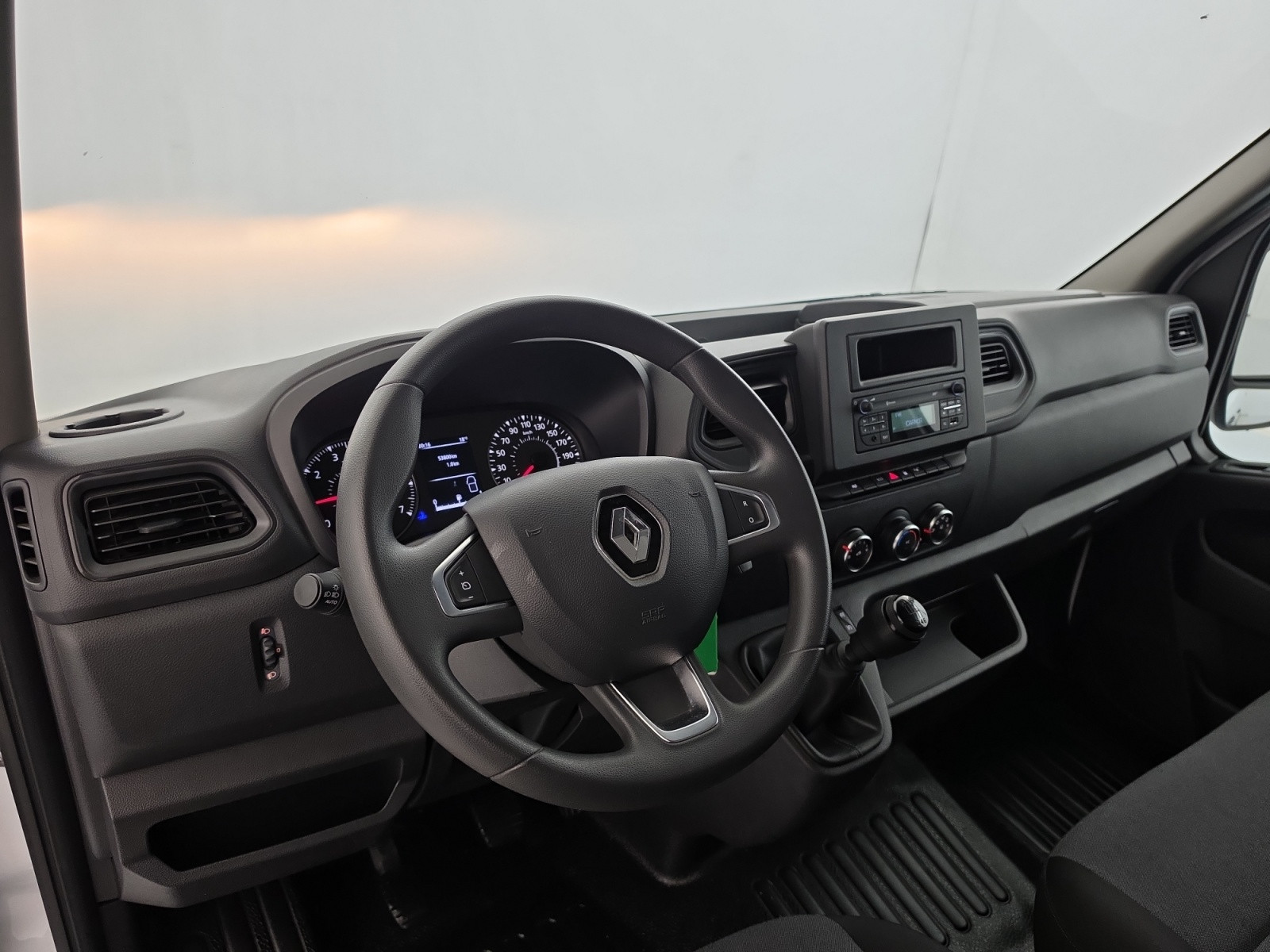 Vente en ligne Renault Master Fourgon MASTER FGN TRAC F3500 L2H2 BLUE DCI 135 au prix de 20 990 €