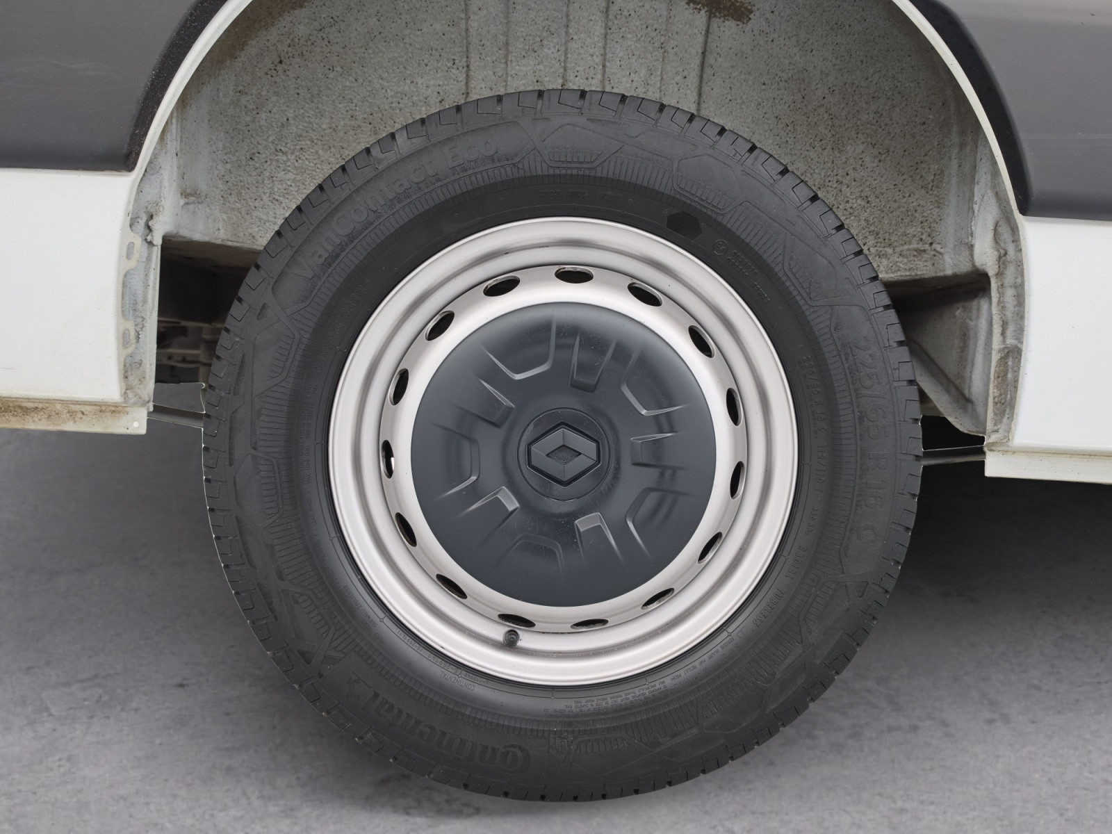 Vente en ligne Renault Master Fourgon MASTER FGN TRAC F3500 L2H2 BLUE DCI 135 au prix de 20 990 €