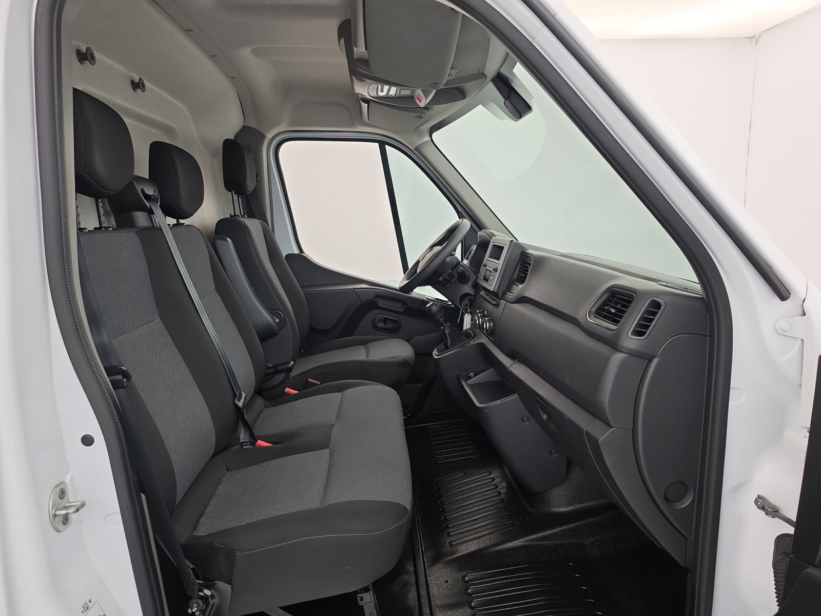 Vente en ligne Renault Master Fourgon MASTER FGN TRAC F3500 L2H2 BLUE DCI 135 au prix de 20 990 €