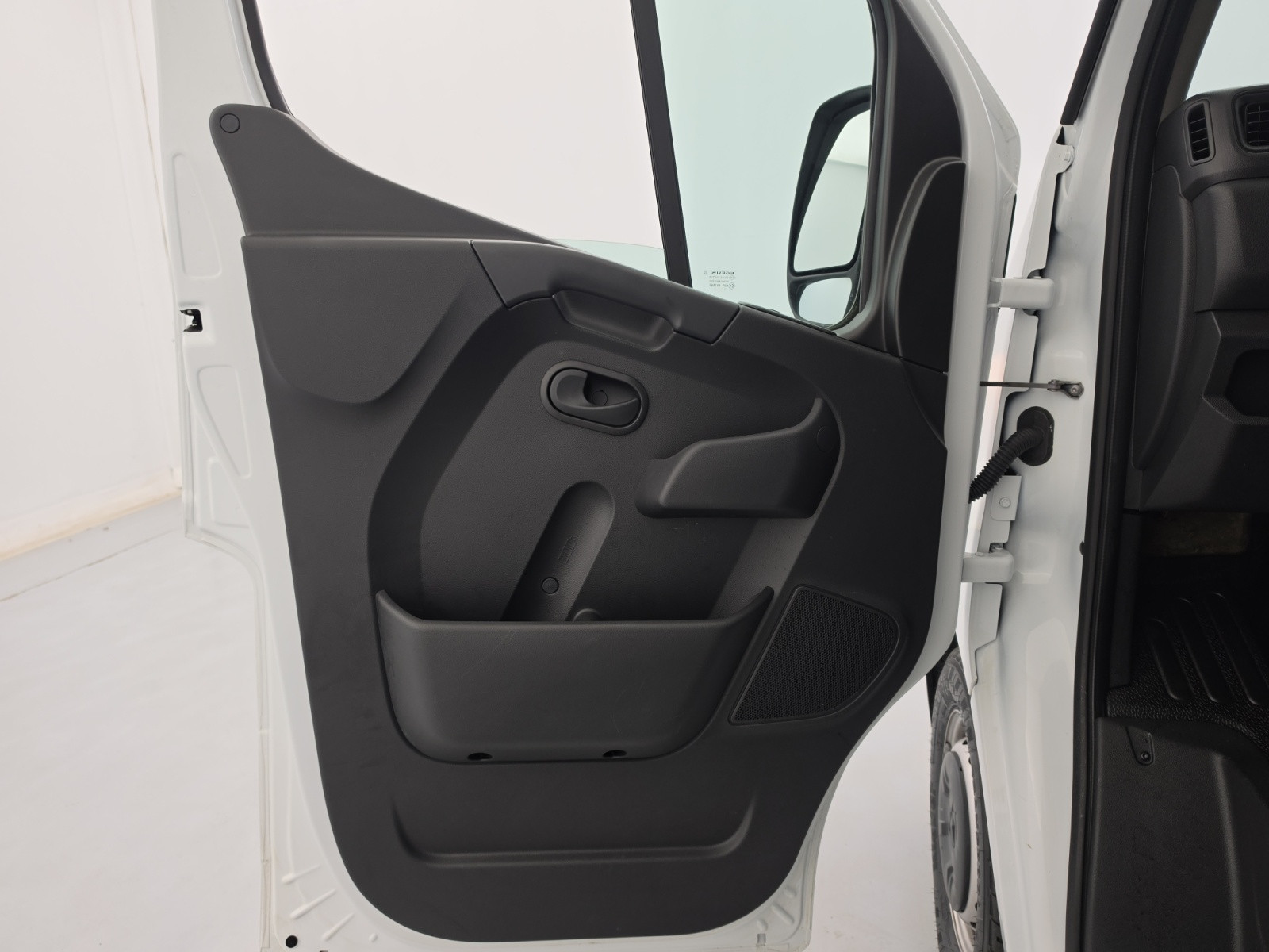 Vente en ligne Renault Master Fourgon MASTER FGN TRAC F3500 L2H2 BLUE DCI 135 au prix de 20 990 €