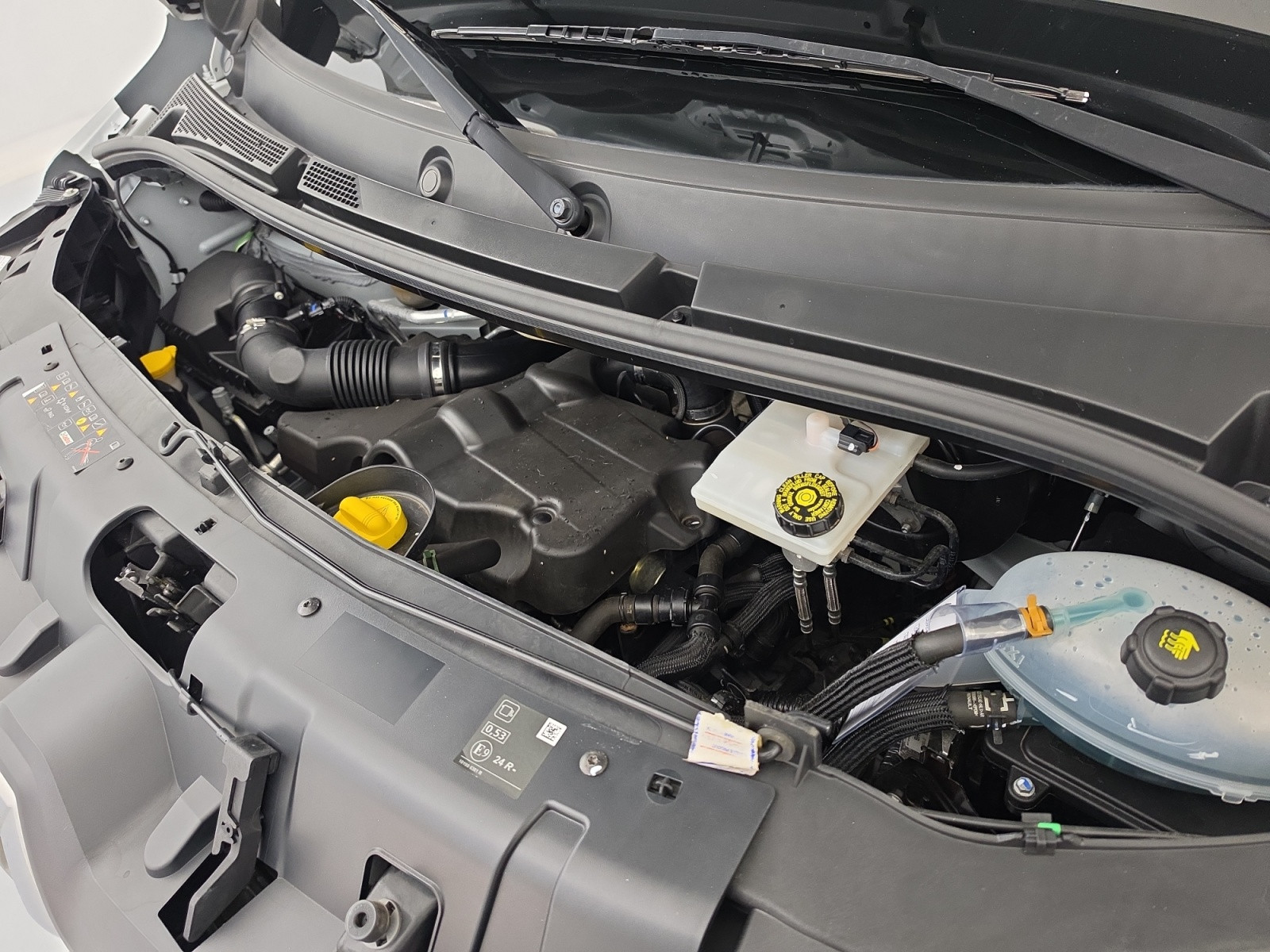 Vente en ligne Renault Master Fourgon MASTER FGN TRAC F3500 L2H2 BLUE DCI 135 au prix de 20 990 €