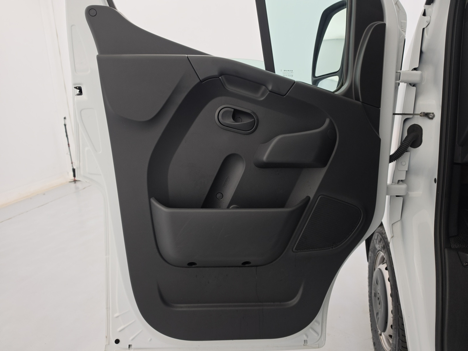 Vente en ligne Renault Master Fourgon MASTER FGN TRAC F3500 L2H2 BLUE DCI 135 au prix de 20 990 €