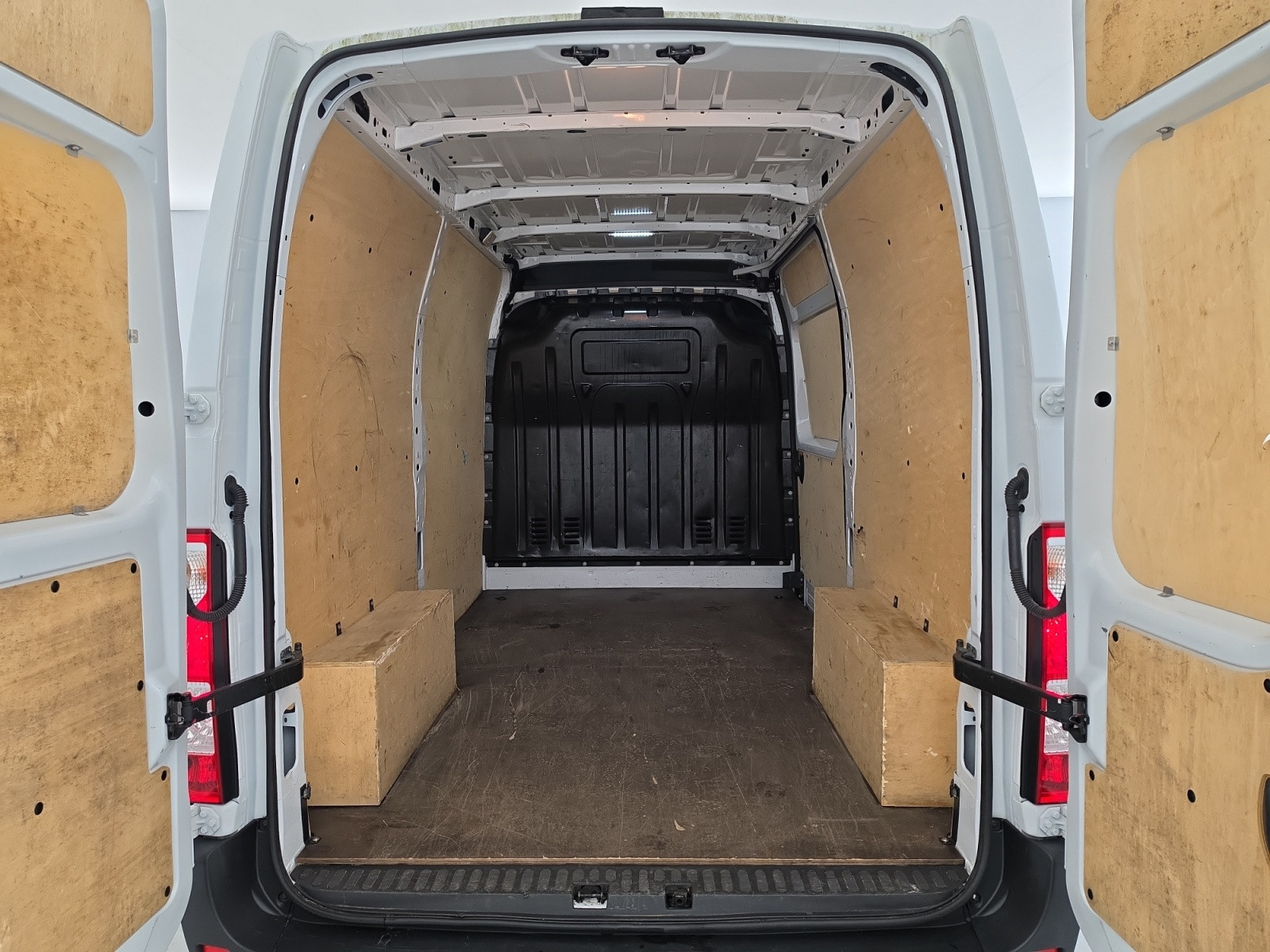 Vente en ligne Renault Master Fourgon MASTER FGN TRAC F3500 L2H2 BLUE DCI 135 au prix de 20 990 €