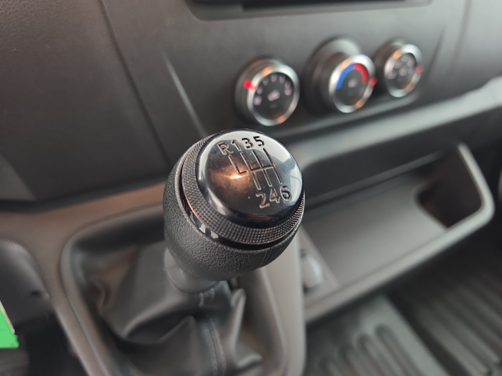Vente en ligne Renault Master Fourgon MASTER FGN TRAC F3500 L2H2 BLUE DCI 135 au prix de 20 990 €