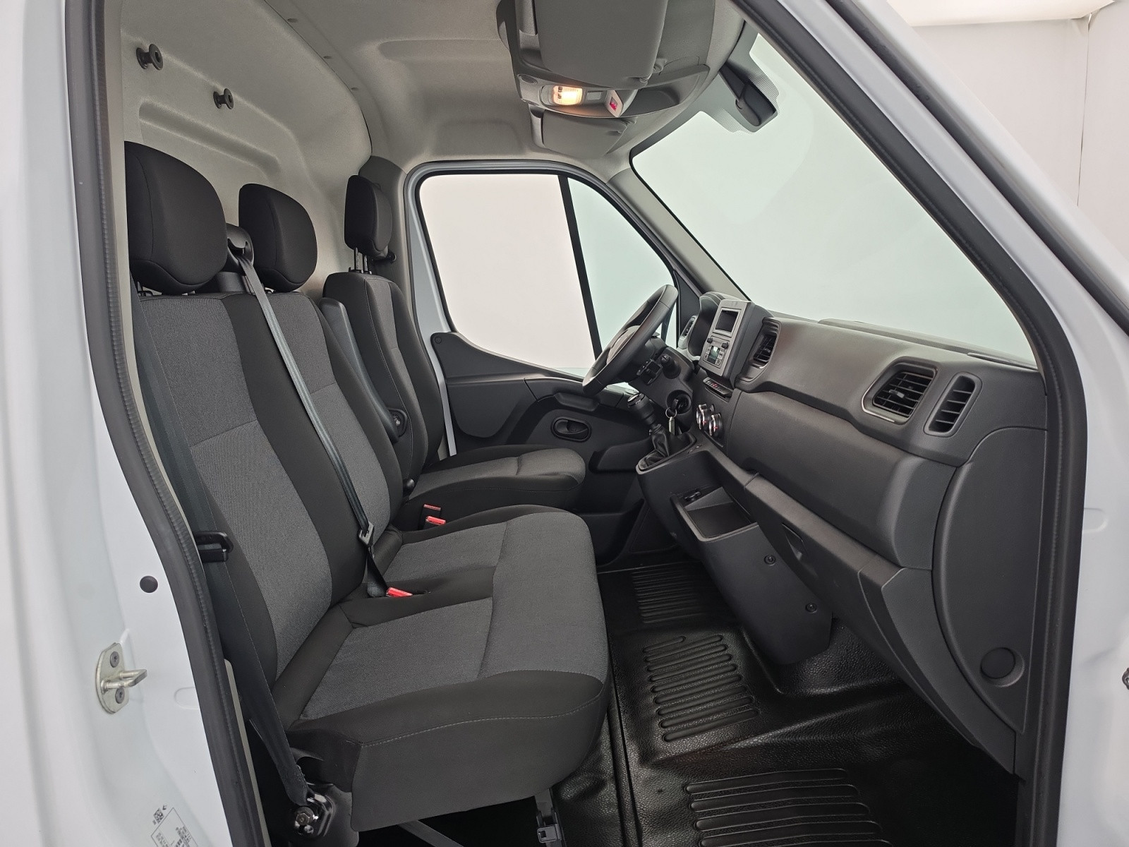 Vente en ligne Renault Master Fourgon MASTER FGN TRAC F3500 L2H2 BLUE DCI 135 au prix de 20 990 €