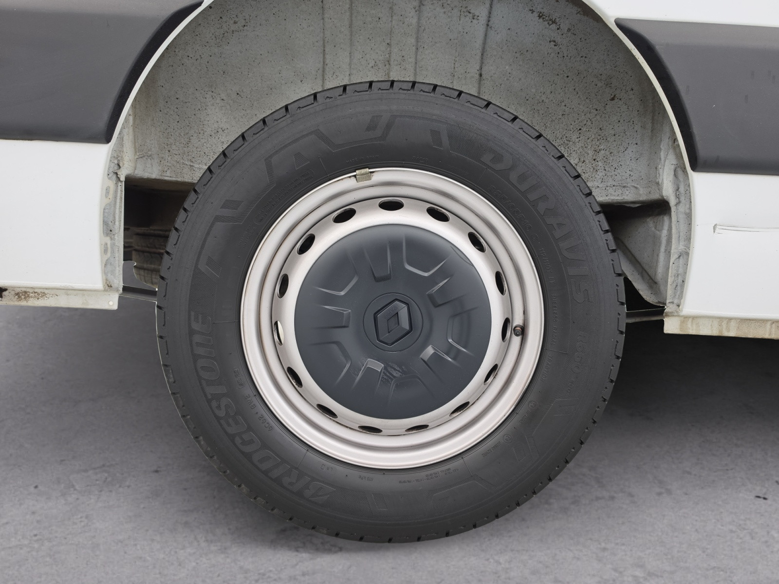 Vente en ligne Renault Master Fourgon MASTER FGN TRAC F3500 L2H2 BLUE DCI 135 au prix de 20 990 €
