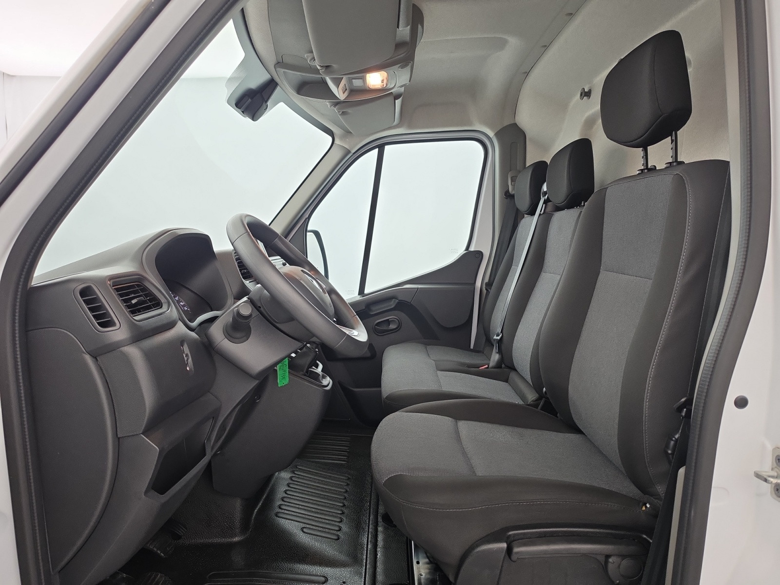 Vente en ligne Renault Master Fourgon MASTER FGN TRAC F3500 L2H2 BLUE DCI 135 au prix de 20 990 €