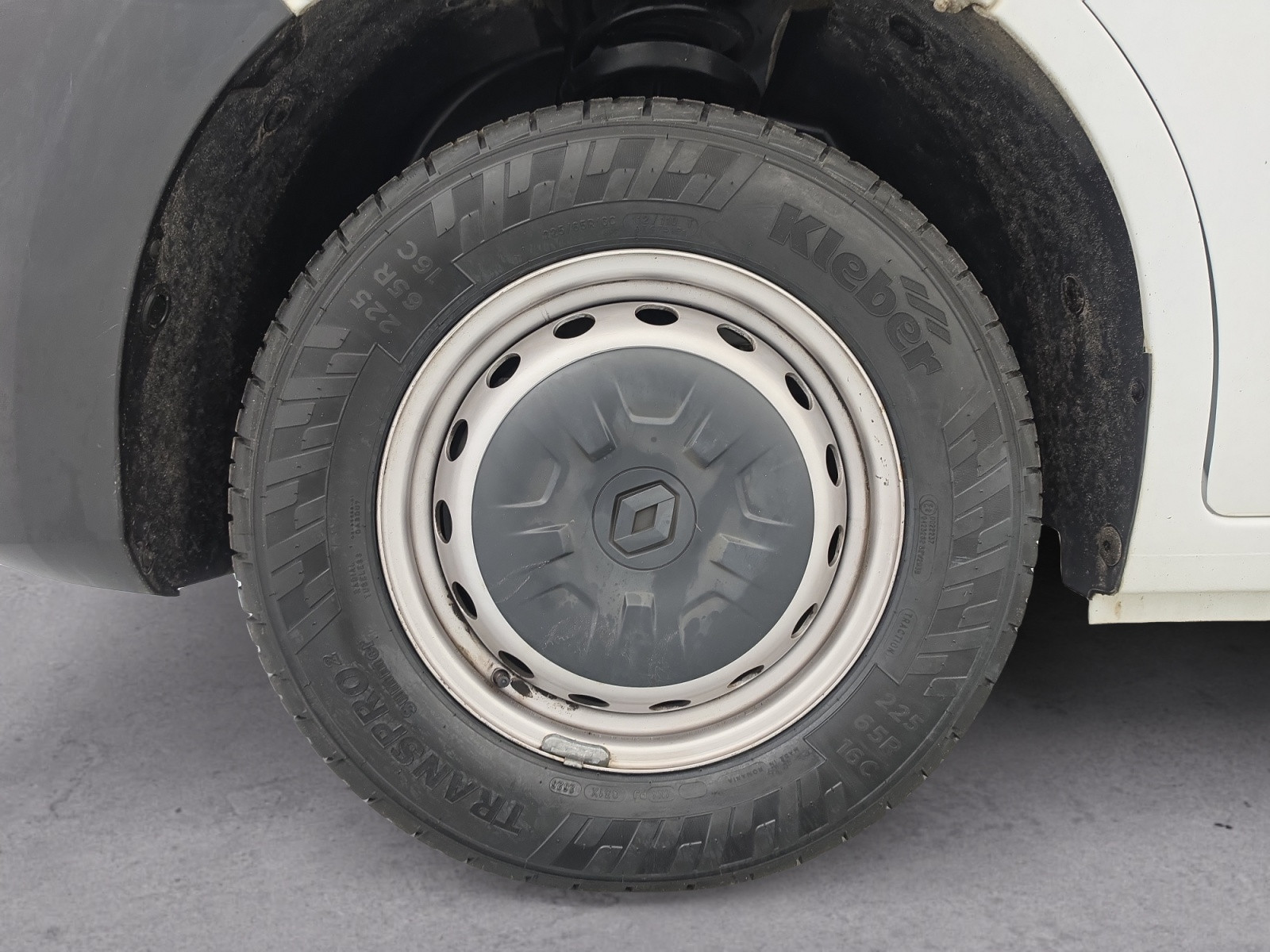 Vente en ligne Renault Master Fourgon MASTER FGN TRAC F3500 L2H2 BLUE DCI 135 au prix de 20 990 €