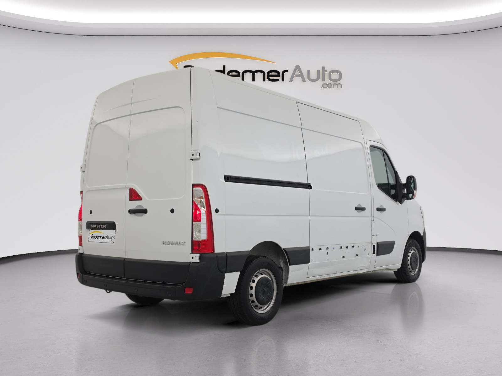 Vente en ligne Renault Master Fourgon MASTER FGN TRAC F3500 L2H2 BLUE DCI 135 au prix de 20 990 €