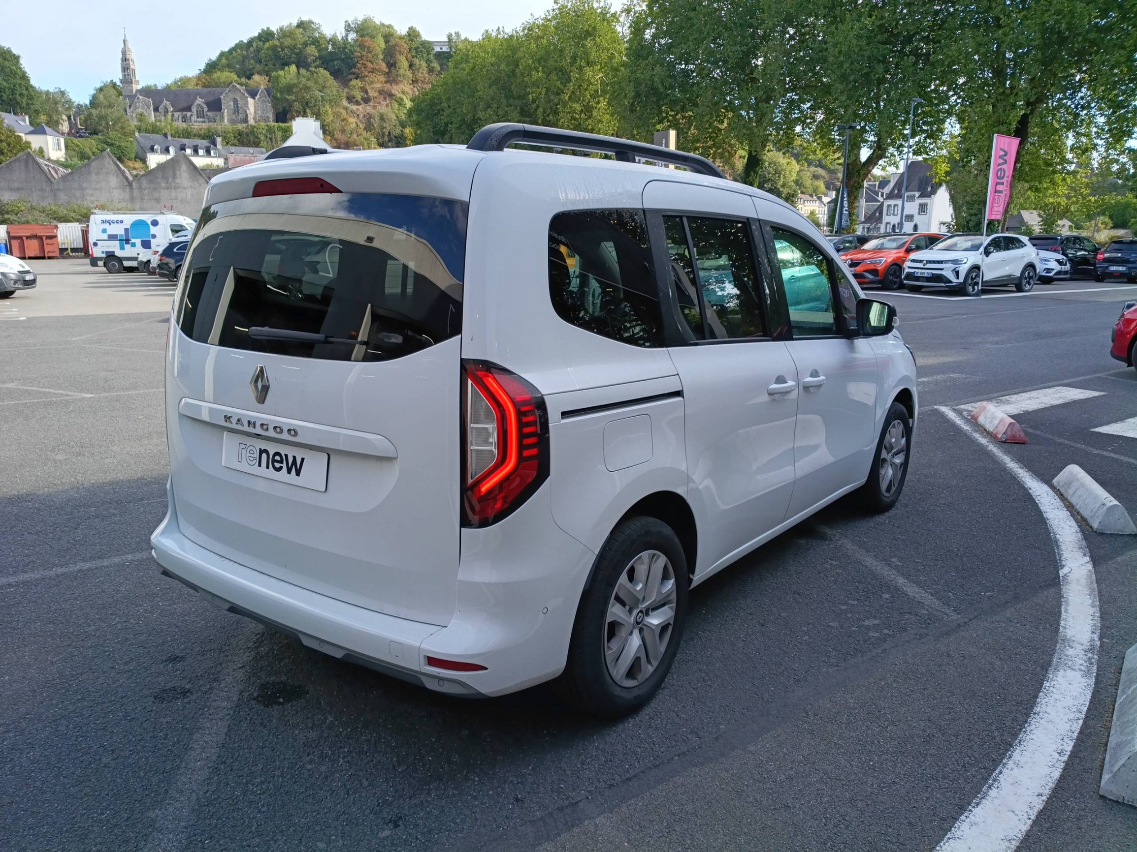 Vente en ligne Renault Kangoo  Blue dCi 115 EDC au prix de 25 990 €