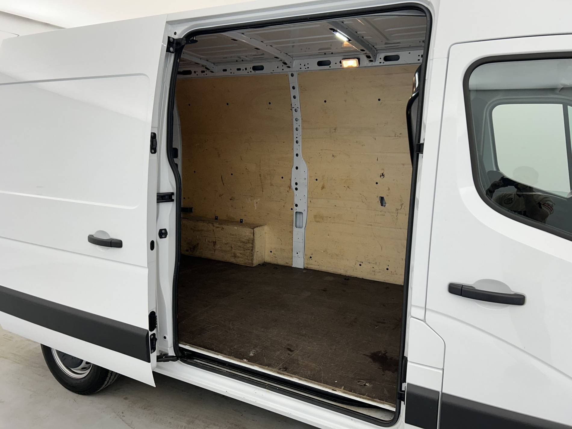 Vente en ligne Renault Master Fourgon MASTER FGN TRAC F3500 L2H2 BLUE DCI 135 au prix de 22 990 €