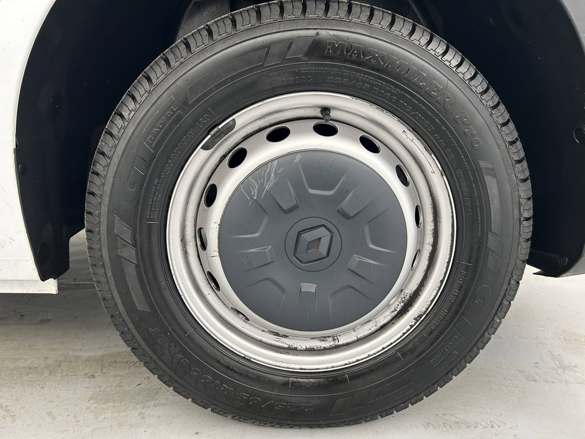 Vente en ligne Renault Master Fourgon MASTER FGN TRAC F3500 L2H2 BLUE DCI 135 au prix de 22 990 €