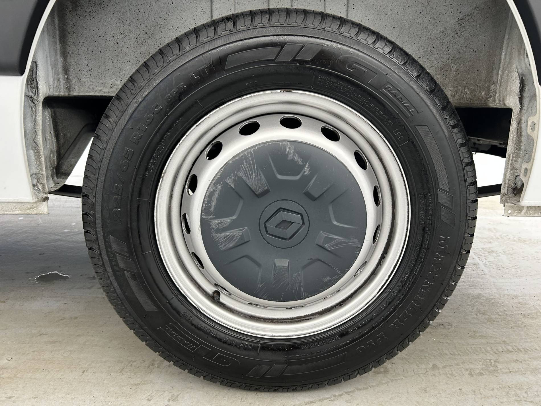 Vente en ligne Renault Master Fourgon MASTER FGN TRAC F3500 L2H2 BLUE DCI 135 au prix de 22 990 €