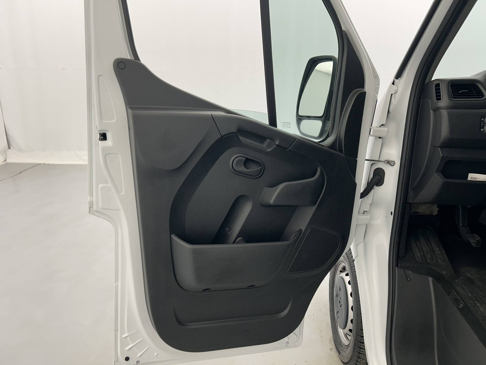 Vente en ligne Renault Master Fourgon MASTER FGN TRAC F3500 L2H2 BLUE DCI 135 au prix de 22 990 €