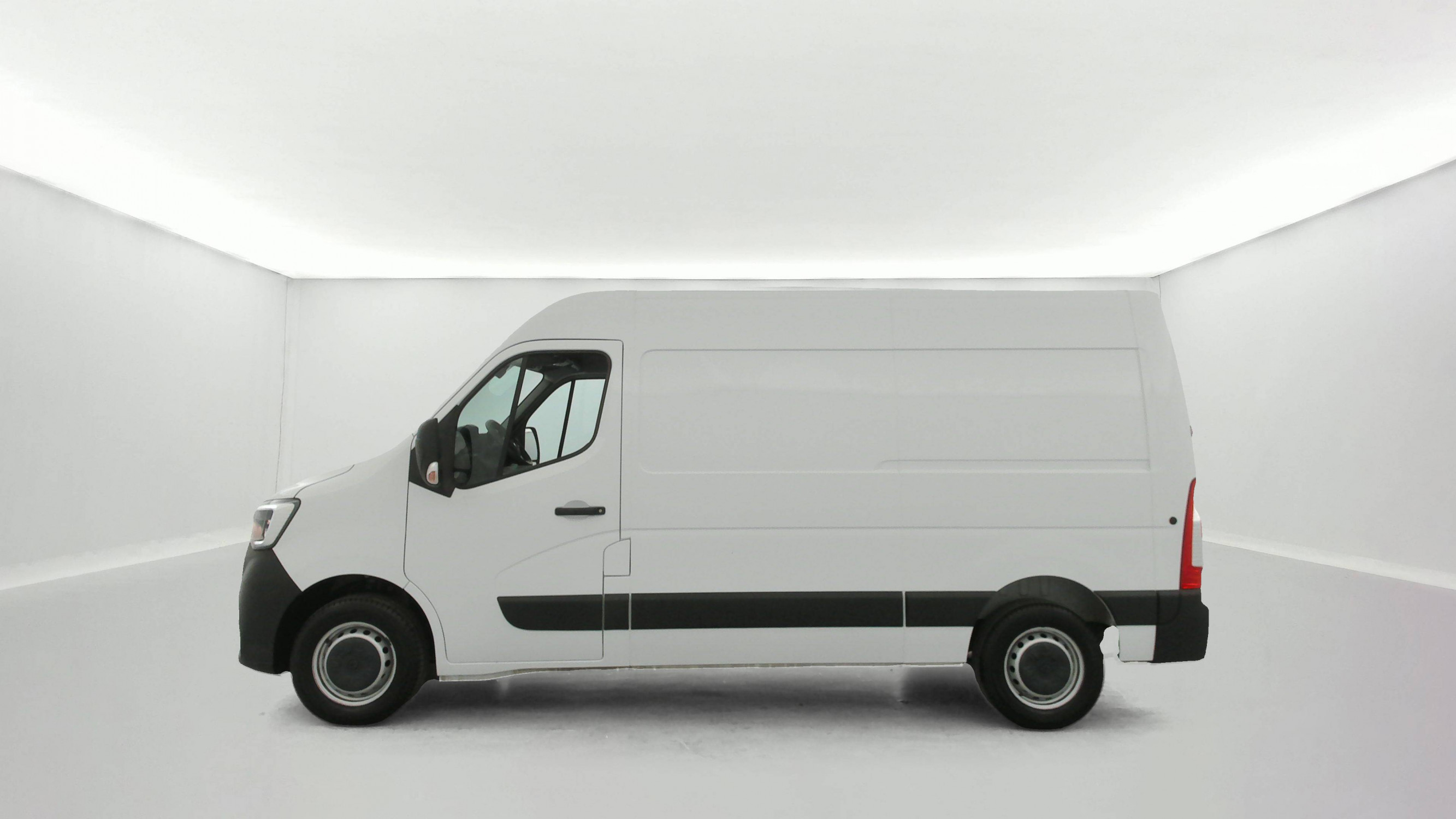 Vente en ligne Renault Master Fourgon MASTER FGN TRAC F3500 L2H2 BLUE DCI 135 au prix de 22 990 €