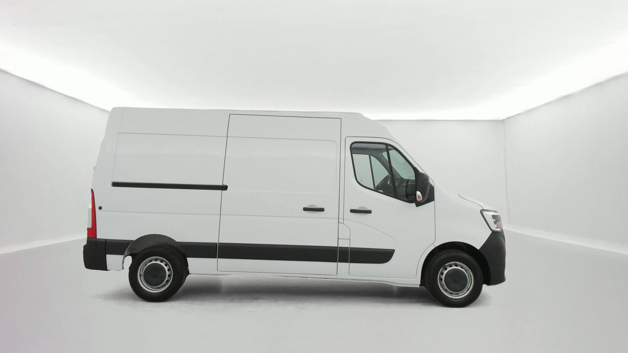 Vente en ligne Renault Master Fourgon MASTER FGN TRAC F3500 L2H2 BLUE DCI 135 au prix de 22 990 €
