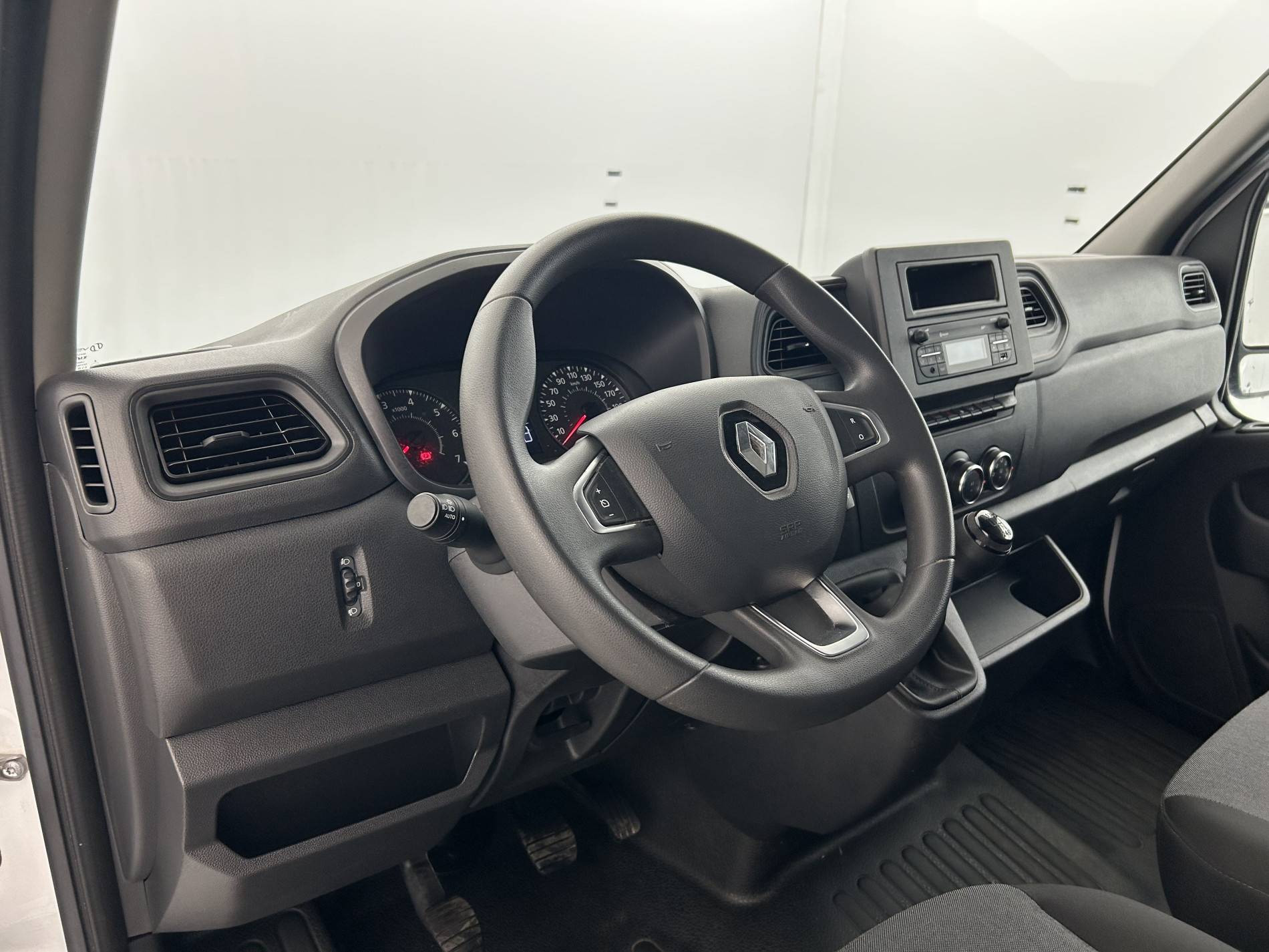 Vente en ligne Renault Master Fourgon MASTER FGN TRAC F3500 L2H2 BLUE DCI 135 au prix de 22 990 €