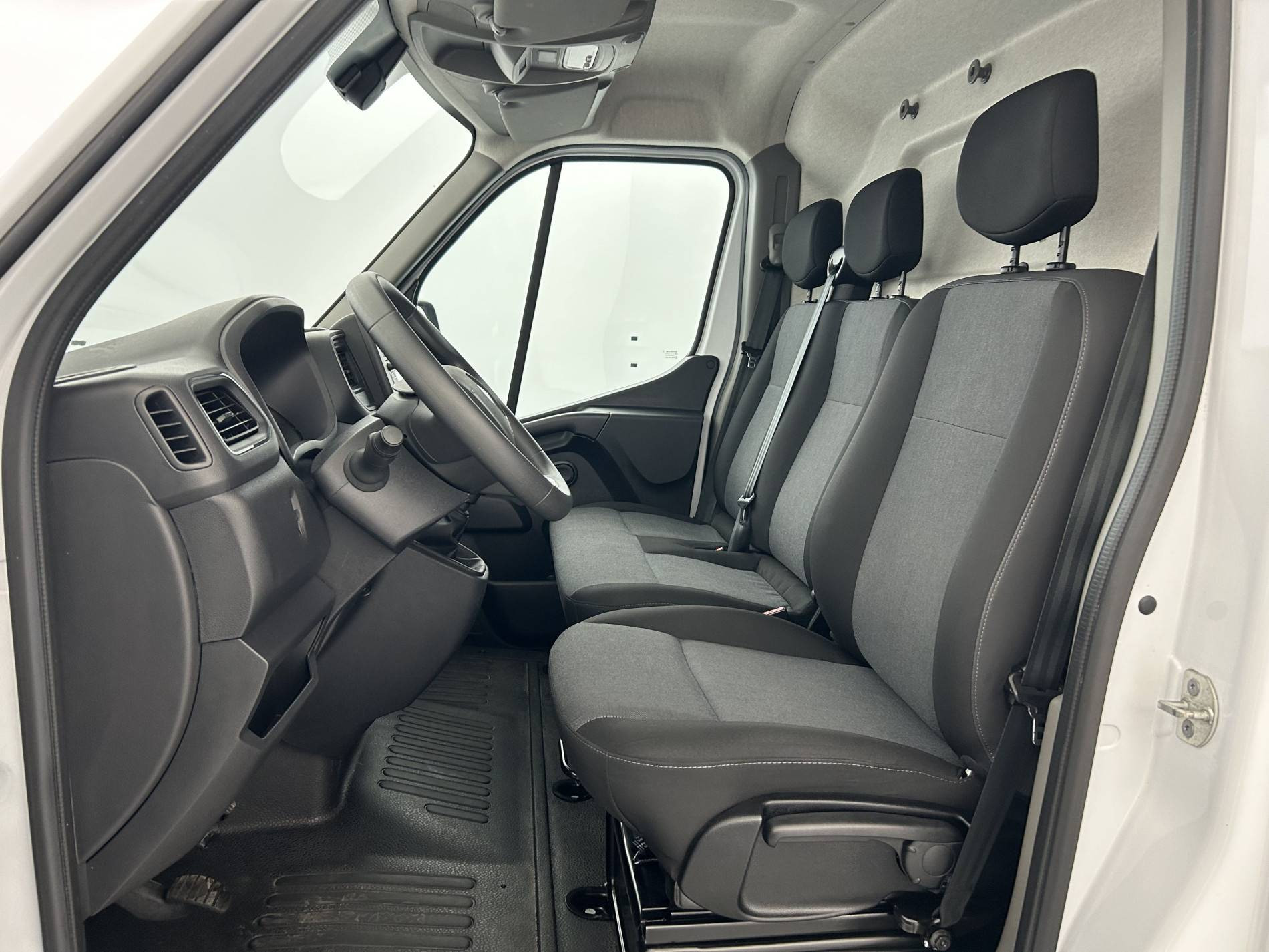 Vente en ligne Renault Master Fourgon MASTER FGN TRAC F3500 L2H2 BLUE DCI 135 au prix de 22 990 €