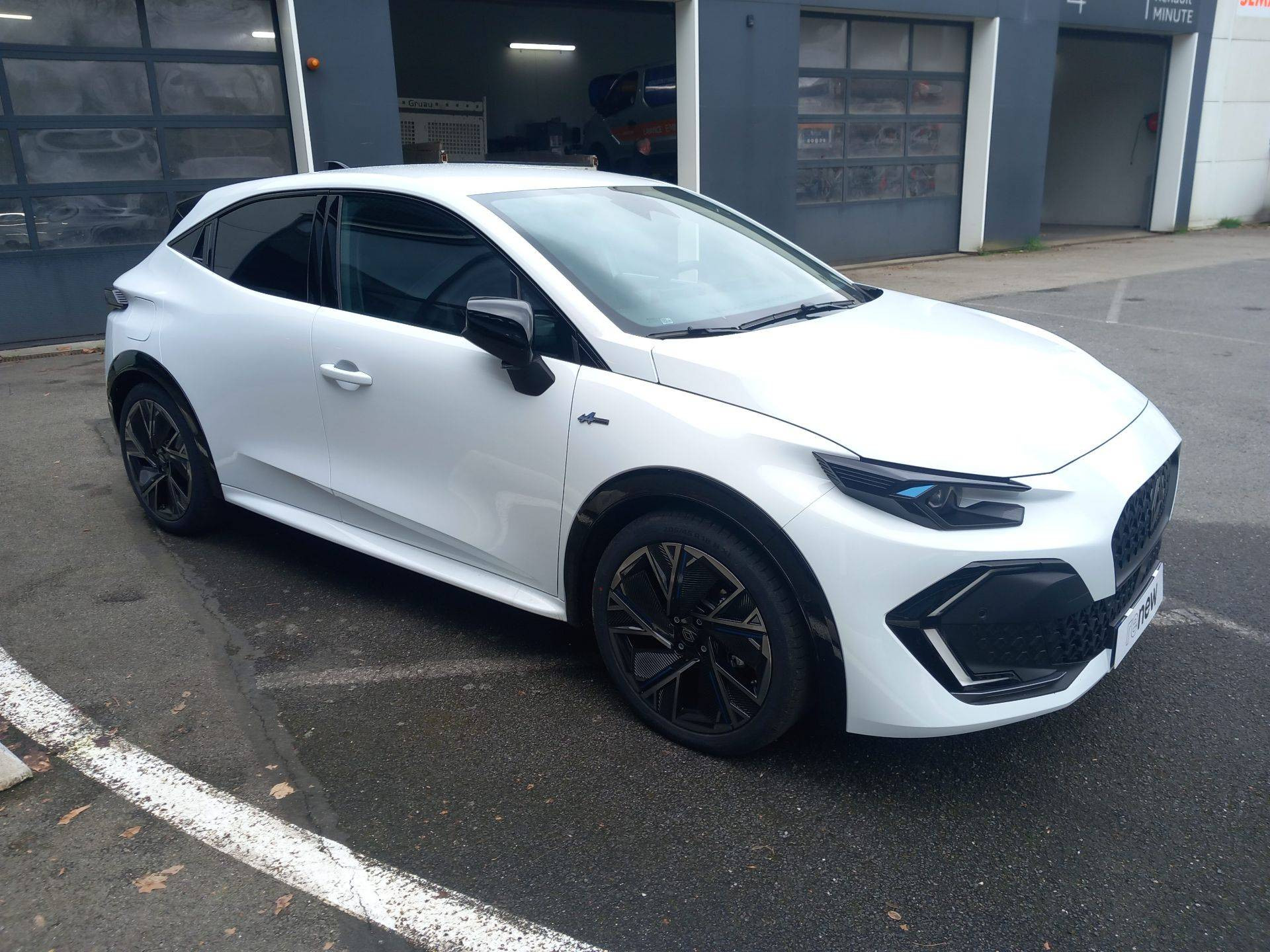 Vente en ligne Renault Clio 6 Clio E-Tech full hybrid 160 ch au prix de 28 490 €