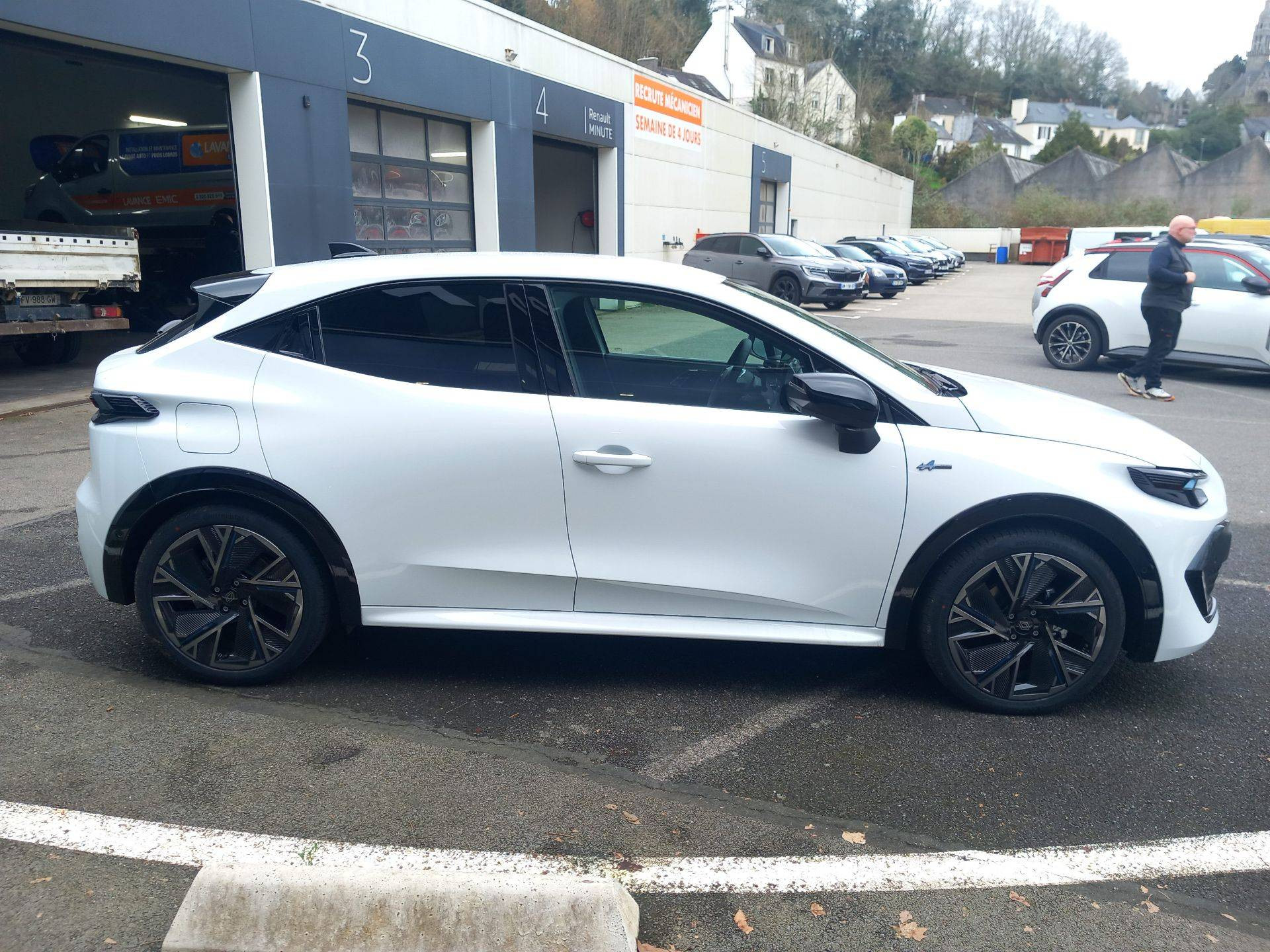Vente en ligne Renault Clio 6 Clio E-Tech full hybrid 160 ch au prix de 28 490 €