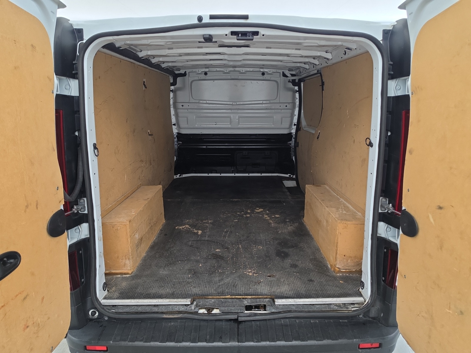 Vente en ligne Renault Trafic 3 Fourgon TRAFIC FGN L2H1 1300 KG DCI 95 au prix de 14 990 €