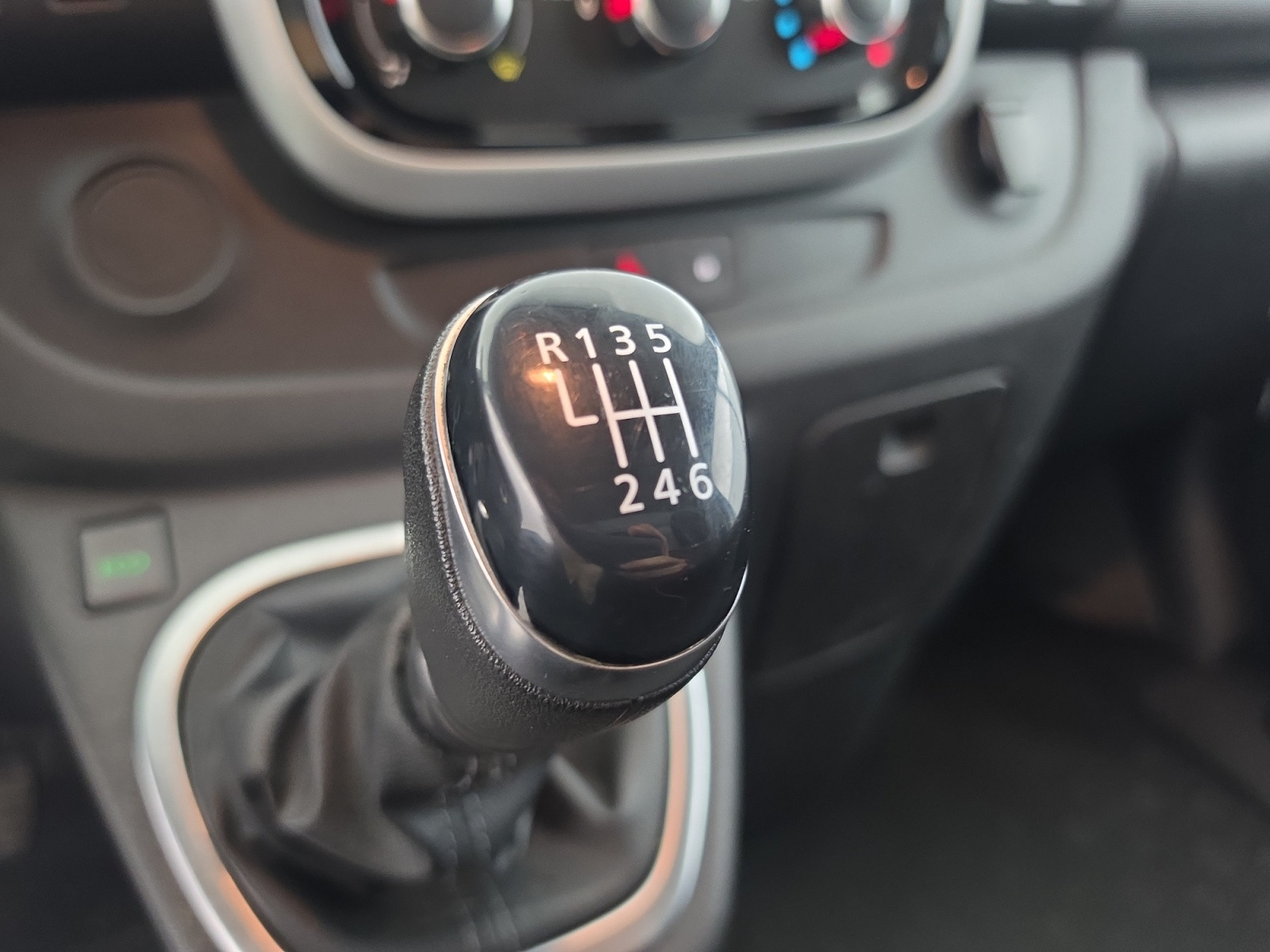Vente en ligne Renault Trafic 3 Fourgon TRAFIC FGN L2H1 1300 KG DCI 95 au prix de 14 990 €