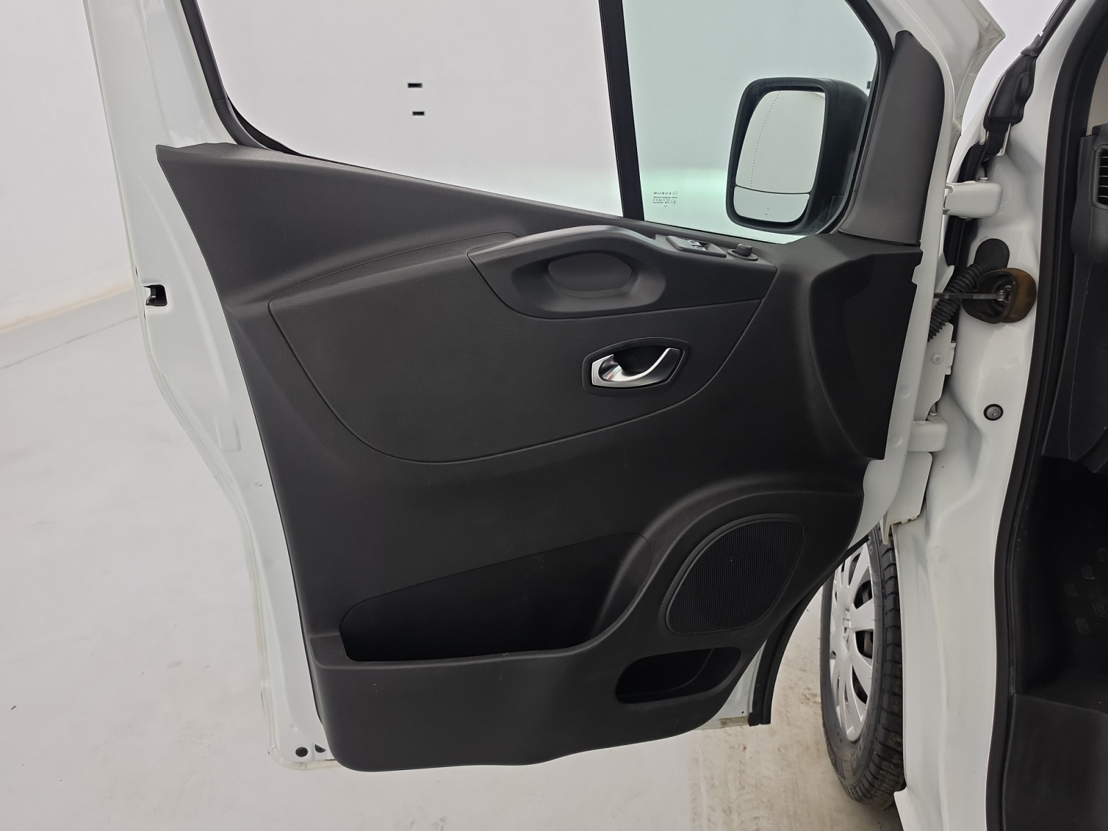 Vente en ligne Renault Trafic 3 Fourgon TRAFIC FGN L2H1 1300 KG DCI 95 au prix de 14 990 €