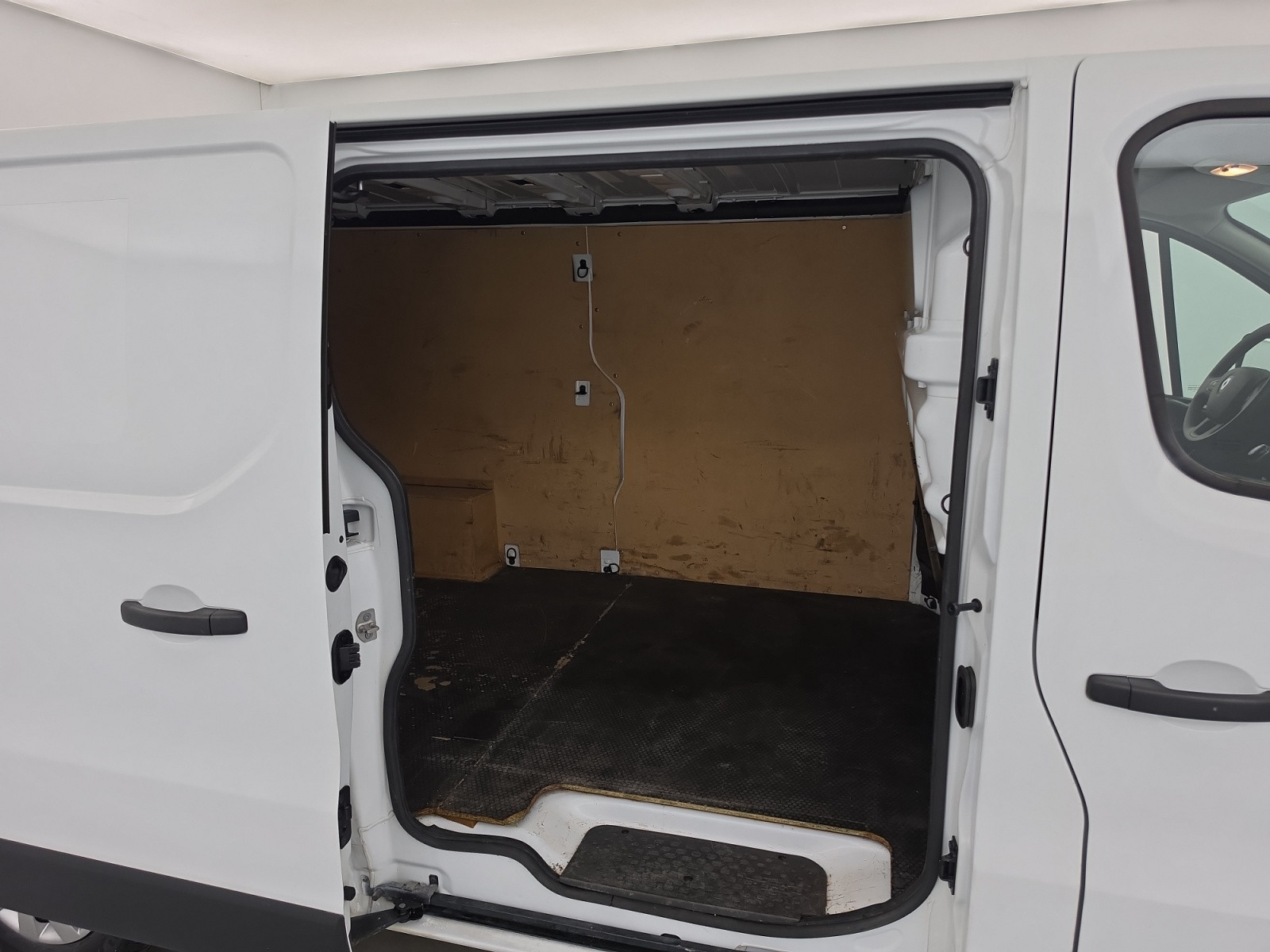 Vente en ligne Renault Trafic 3 Fourgon TRAFIC FGN L2H1 1300 KG DCI 95 au prix de 14 990 €
