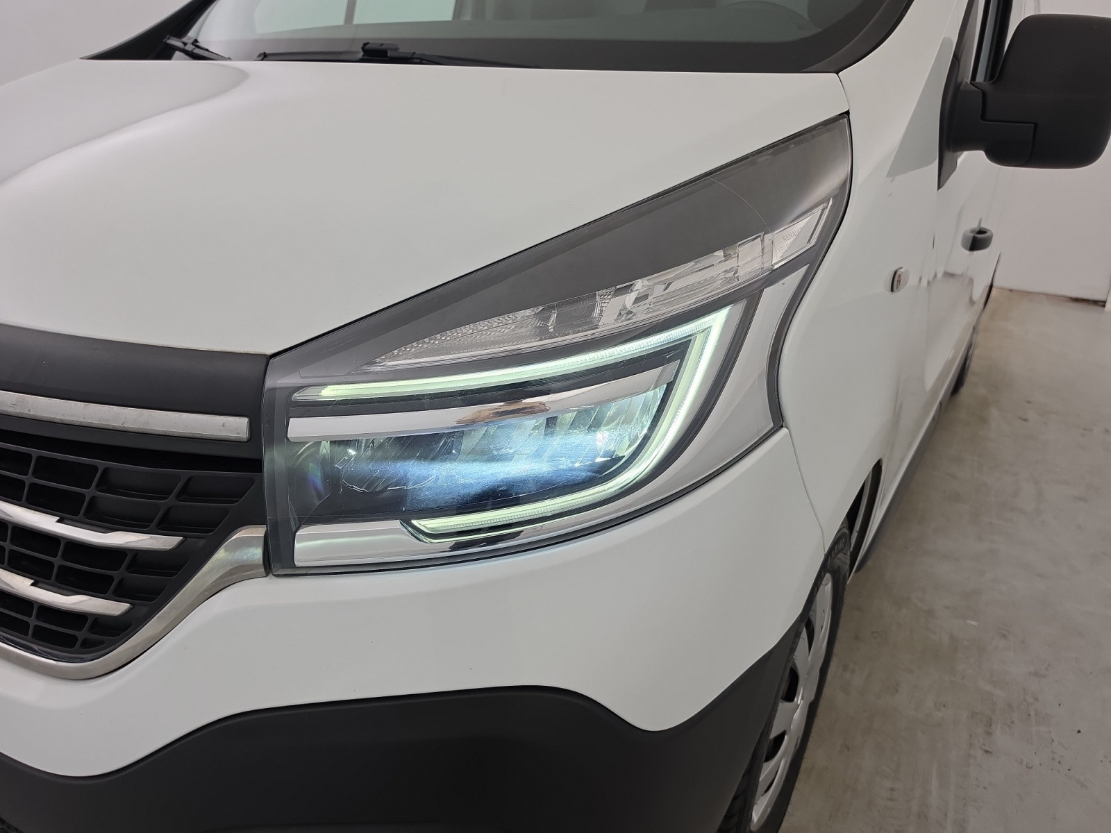 Vente en ligne Renault Trafic 3 Fourgon TRAFIC FGN L2H1 1300 KG DCI 95 au prix de 14 990 €