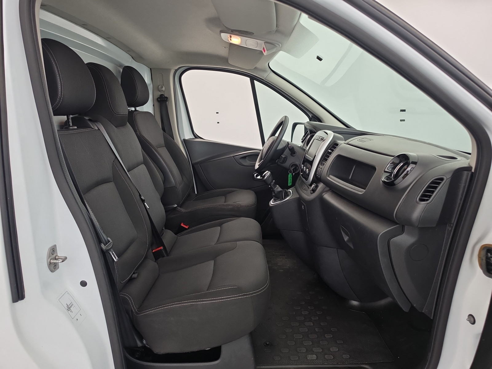 Vente en ligne Renault Trafic 3 Fourgon TRAFIC FGN L2H1 1300 KG DCI 95 au prix de 14 990 €