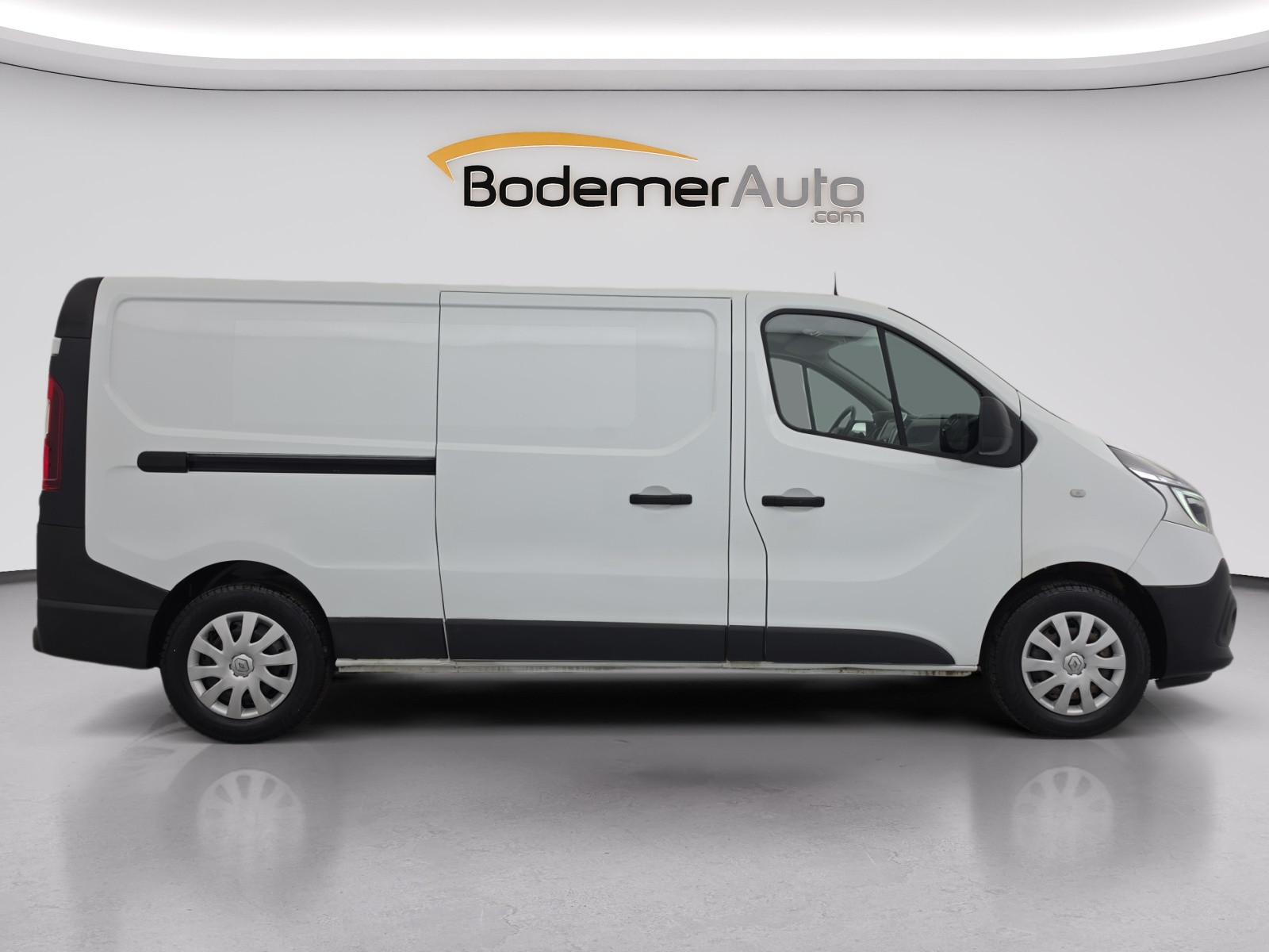 Vente en ligne Renault Trafic 3 Fourgon TRAFIC FGN L2H1 1300 KG DCI 95 au prix de 14 990 €