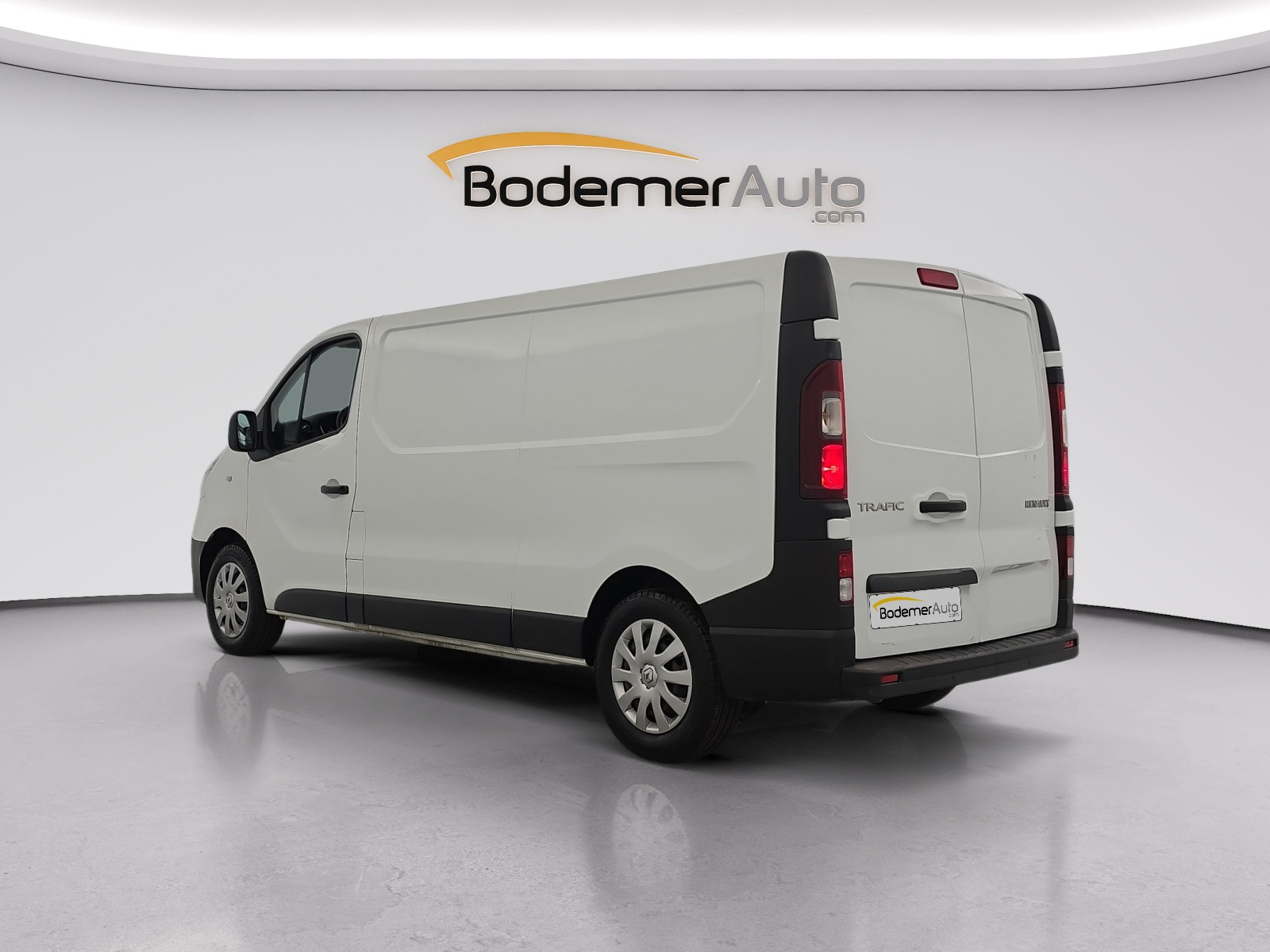 Vente en ligne Renault Trafic 3 Fourgon TRAFIC FGN L2H1 1300 KG DCI 95 au prix de 14 990 €