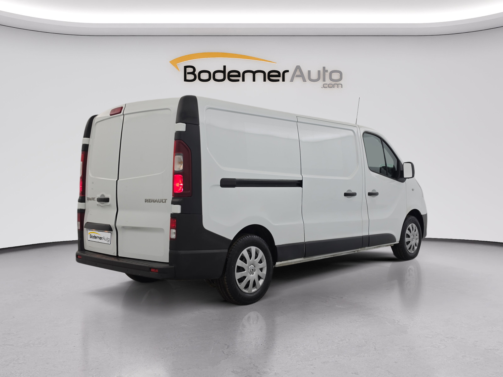Vente en ligne Renault Trafic 3 Fourgon TRAFIC FGN L2H1 1300 KG DCI 95 au prix de 14 990 €