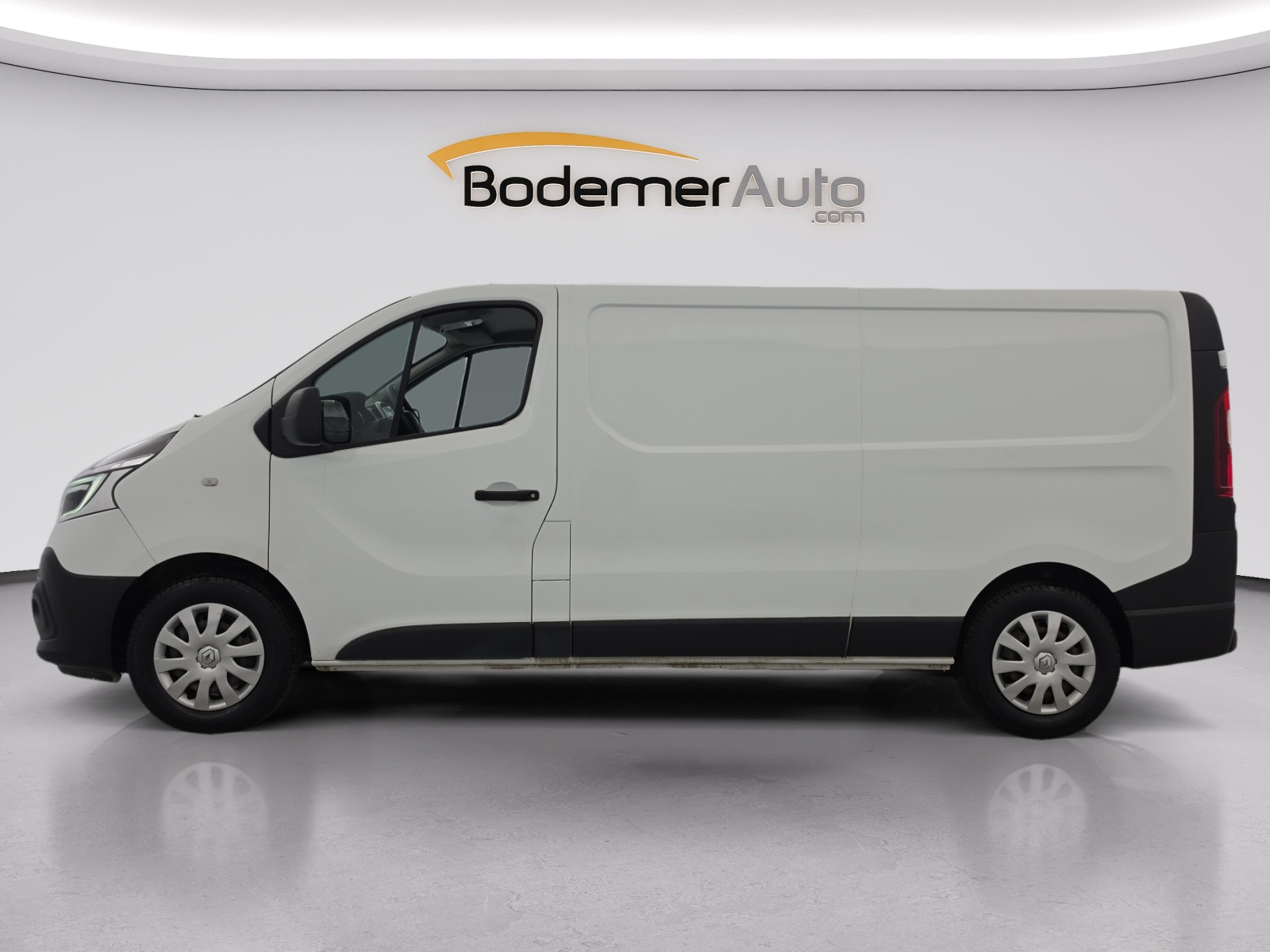 Vente en ligne Renault Trafic 3 Fourgon TRAFIC FGN L2H1 1300 KG DCI 95 au prix de 14 990 €
