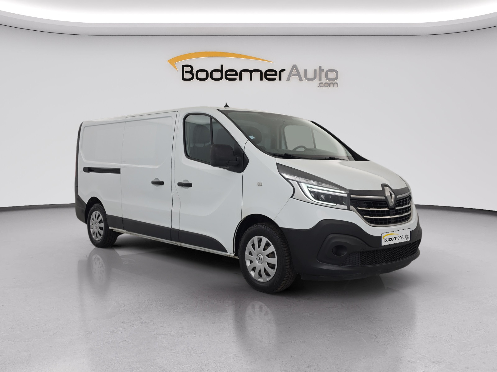 Vente en ligne Renault Trafic 3 Fourgon TRAFIC FGN L2H1 1300 KG DCI 95 au prix de 14 990 €