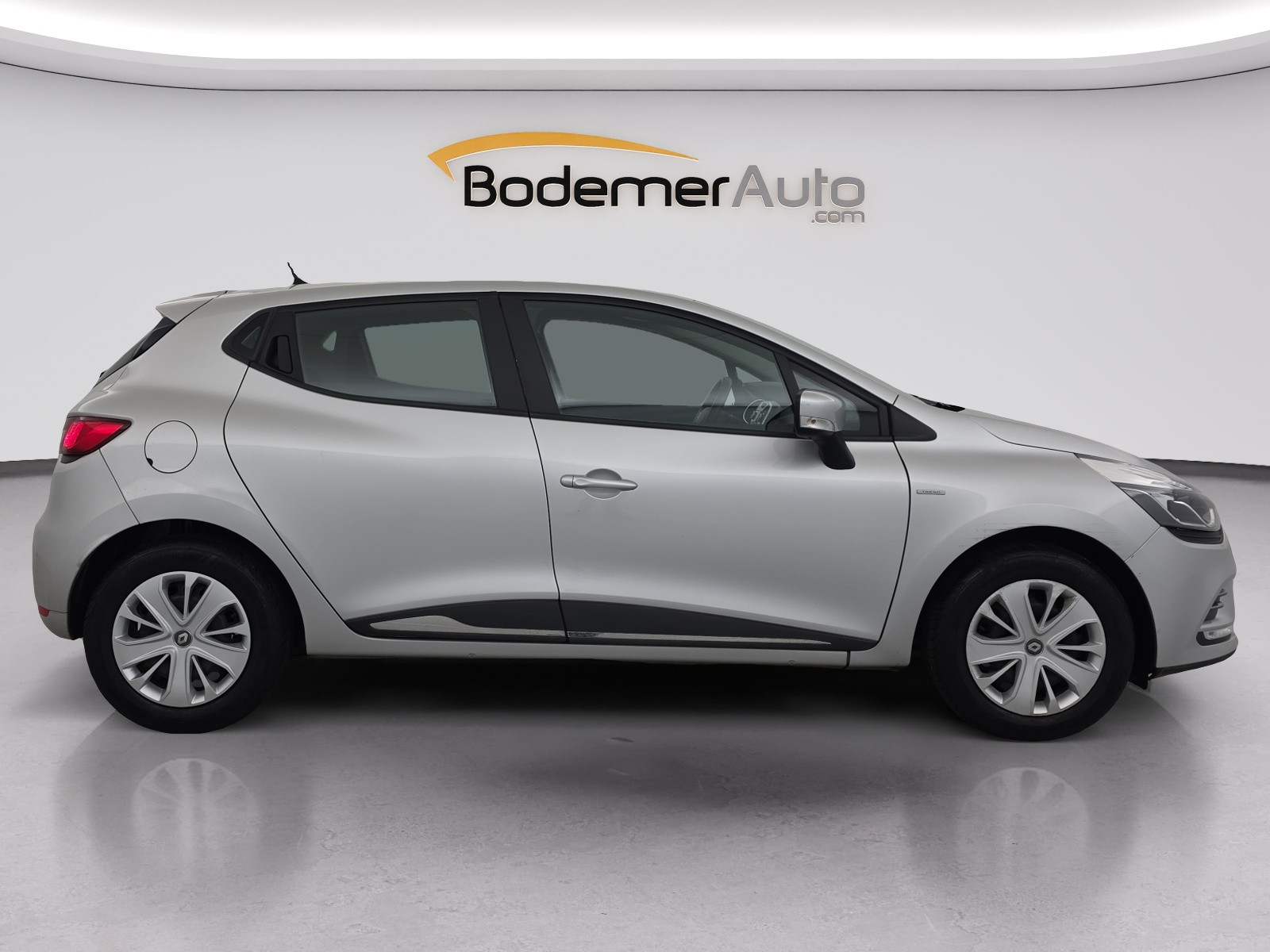 Vente en ligne Renault Clio 4 Clio TCe 75 E6C au prix de 10 590 €
