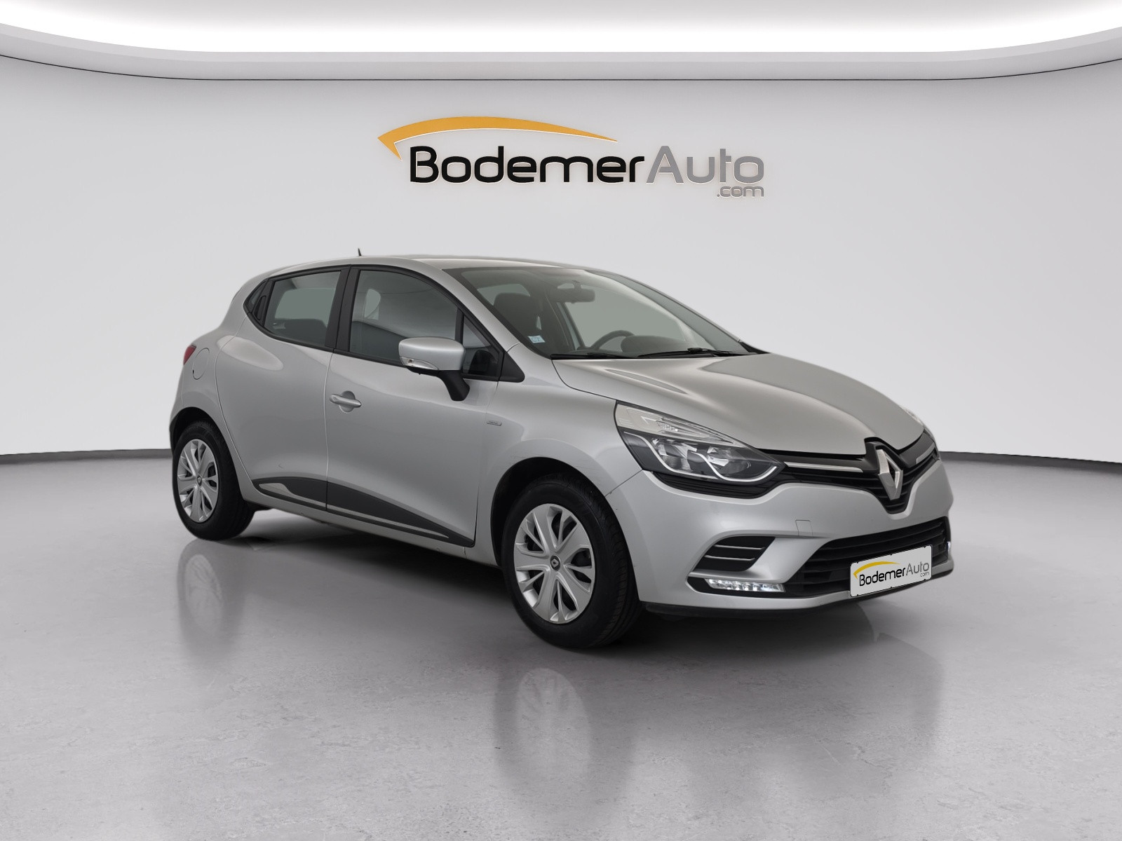 Vente en ligne Renault Clio 4 Clio TCe 75 E6C au prix de 10 590 €