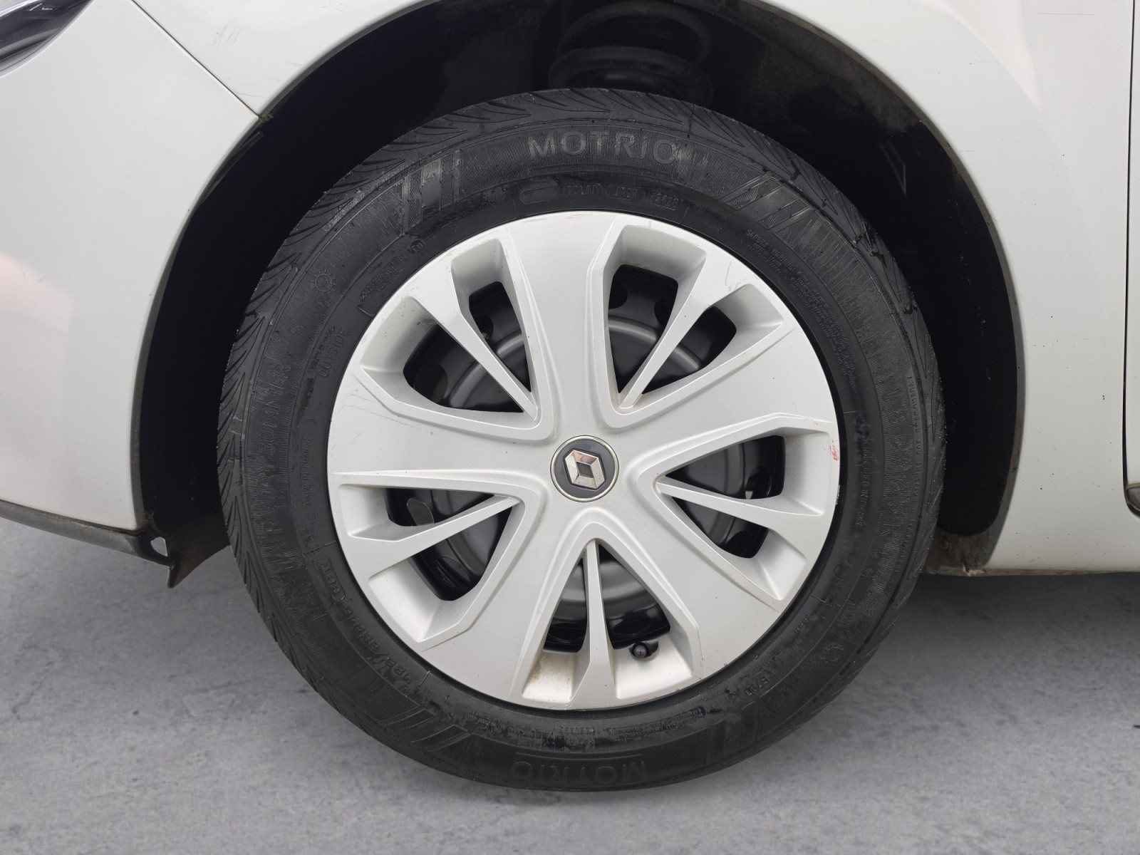 Vente en ligne Renault Clio 4 Clio TCe 75 E6C au prix de 10 590 €