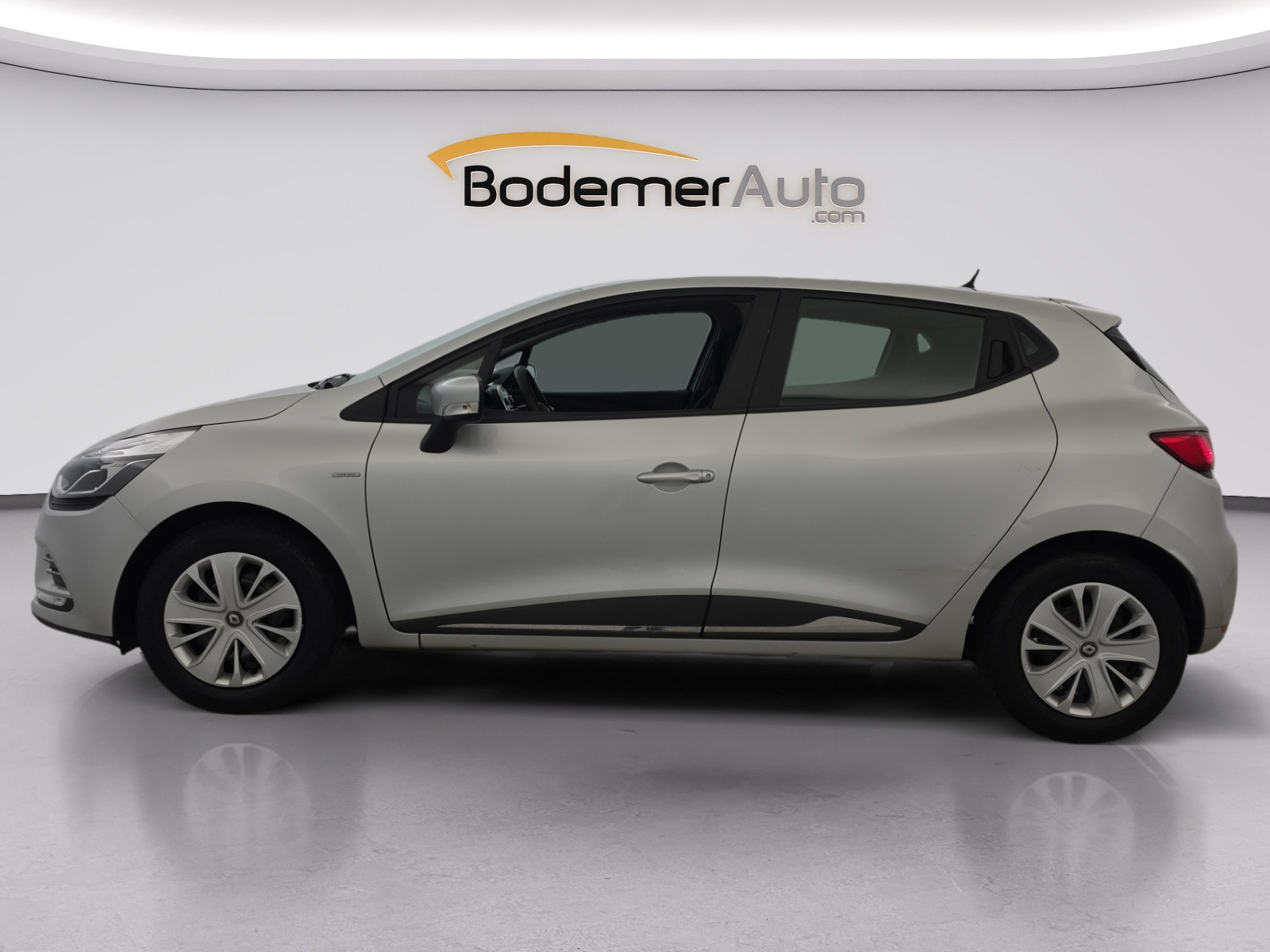 Vente en ligne Renault Clio 4 Clio TCe 75 E6C au prix de 10 590 €
