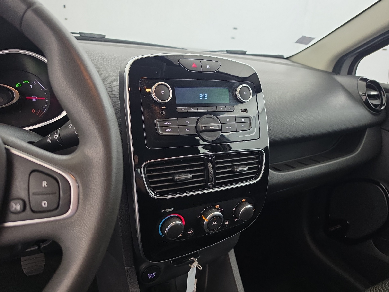 Vente en ligne Renault Clio 4 Clio TCe 75 E6C au prix de 10 590 €