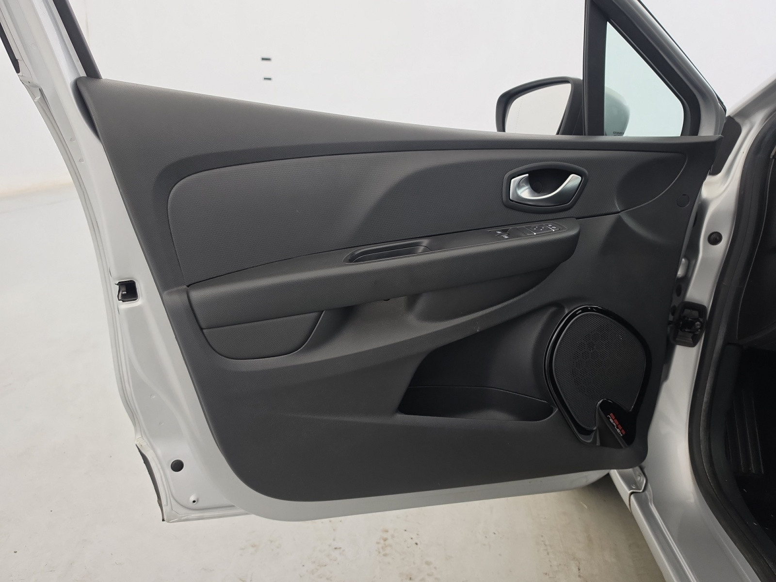 Vente en ligne Renault Clio 4 Clio TCe 75 E6C au prix de 10 590 €