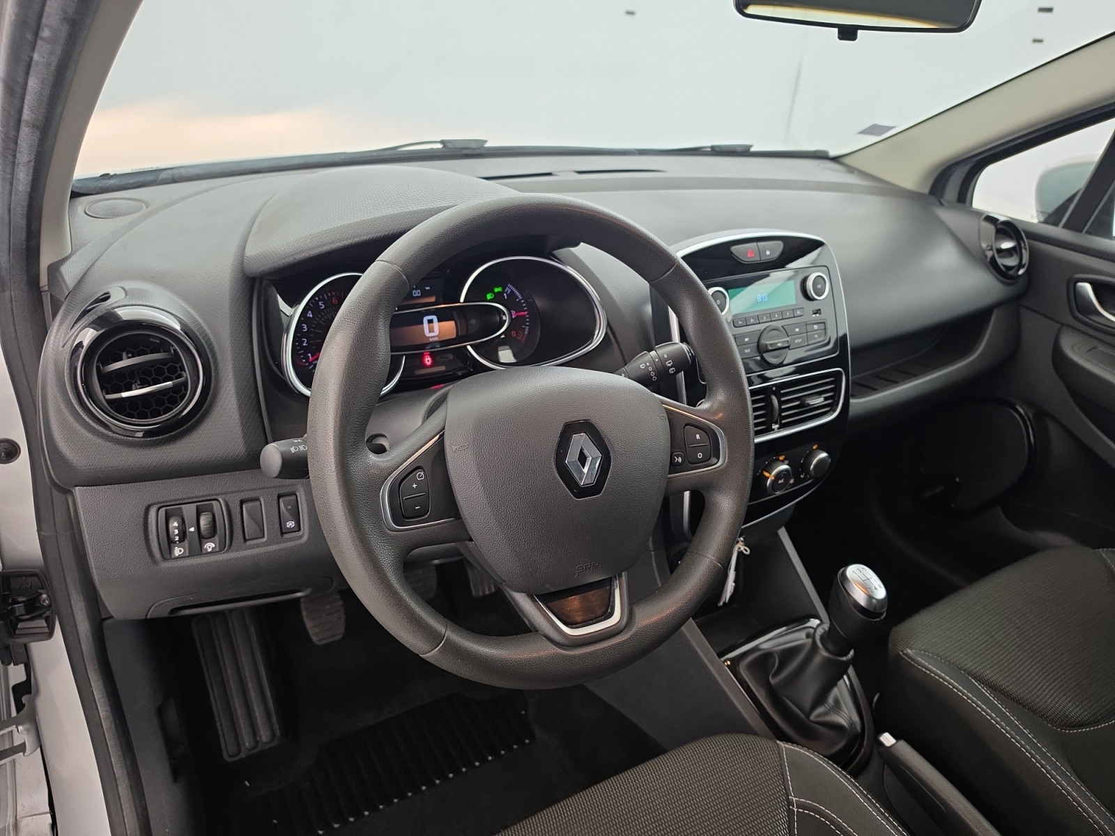 Vente en ligne Renault Clio 4 Clio TCe 75 E6C au prix de 10 590 €