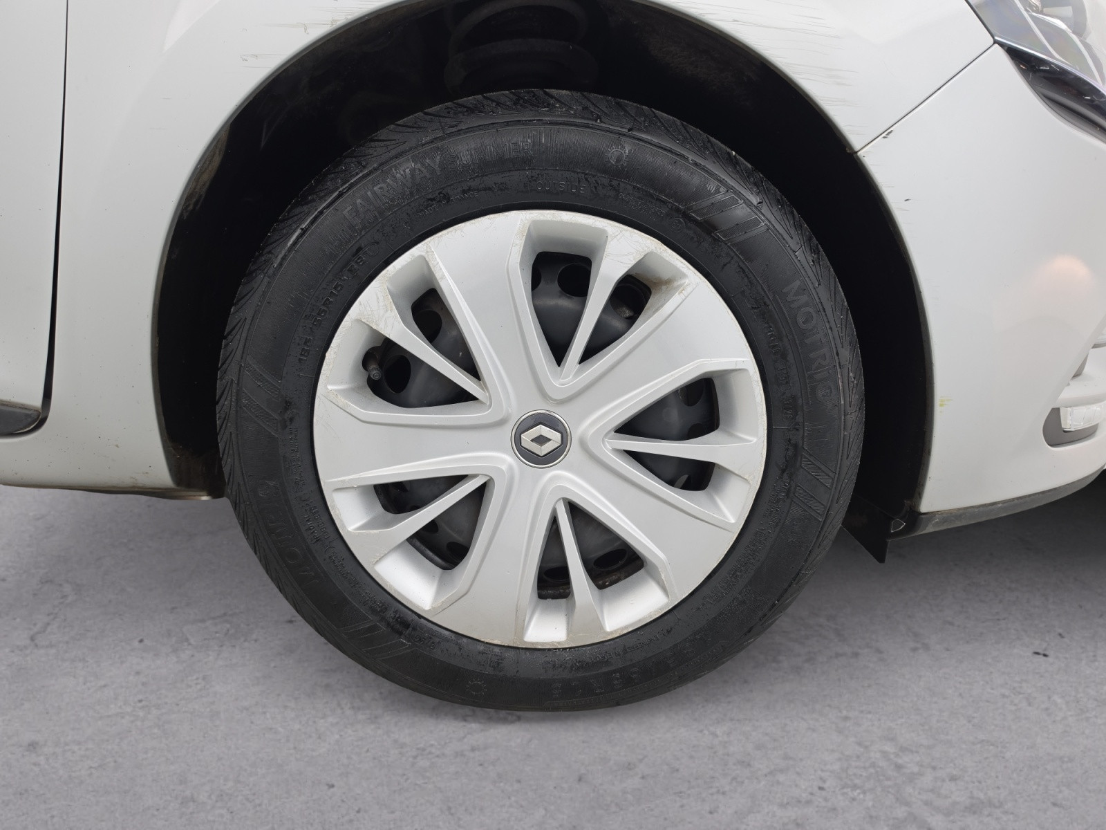 Vente en ligne Renault Clio 4 Clio TCe 75 E6C au prix de 10 590 €