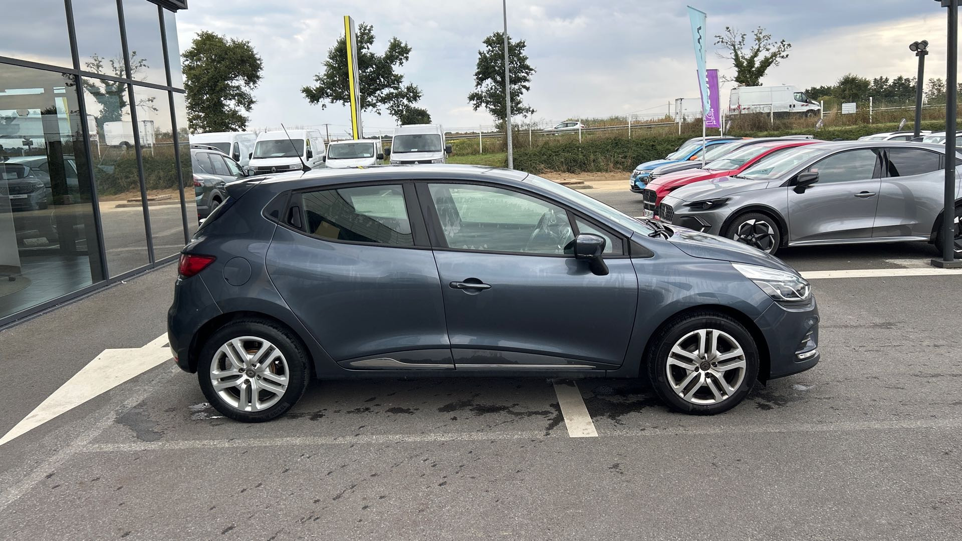 Vente en ligne Renault Clio 4 Clio TCe 90 - 19 au prix de 10 990 €