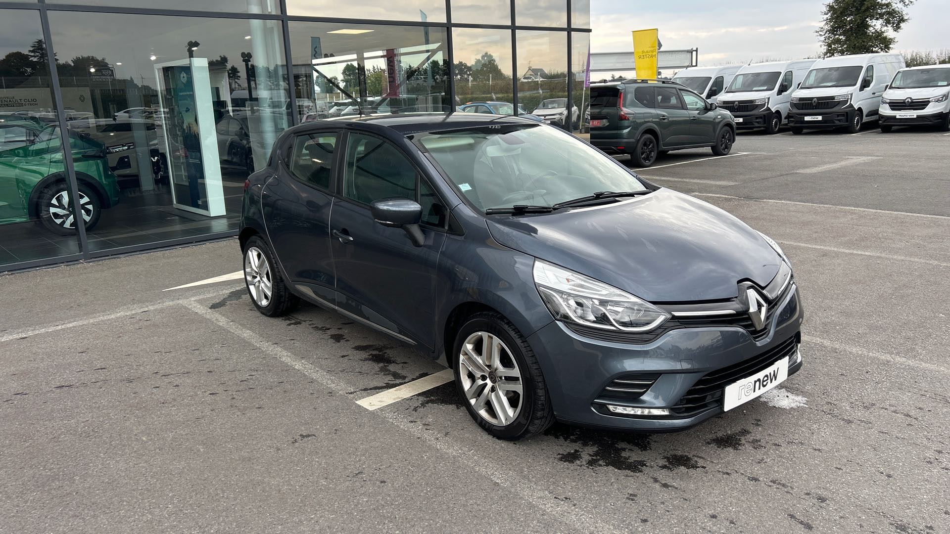 Vente en ligne Renault Clio 4 Clio TCe 90 - 19 au prix de 10 990 €